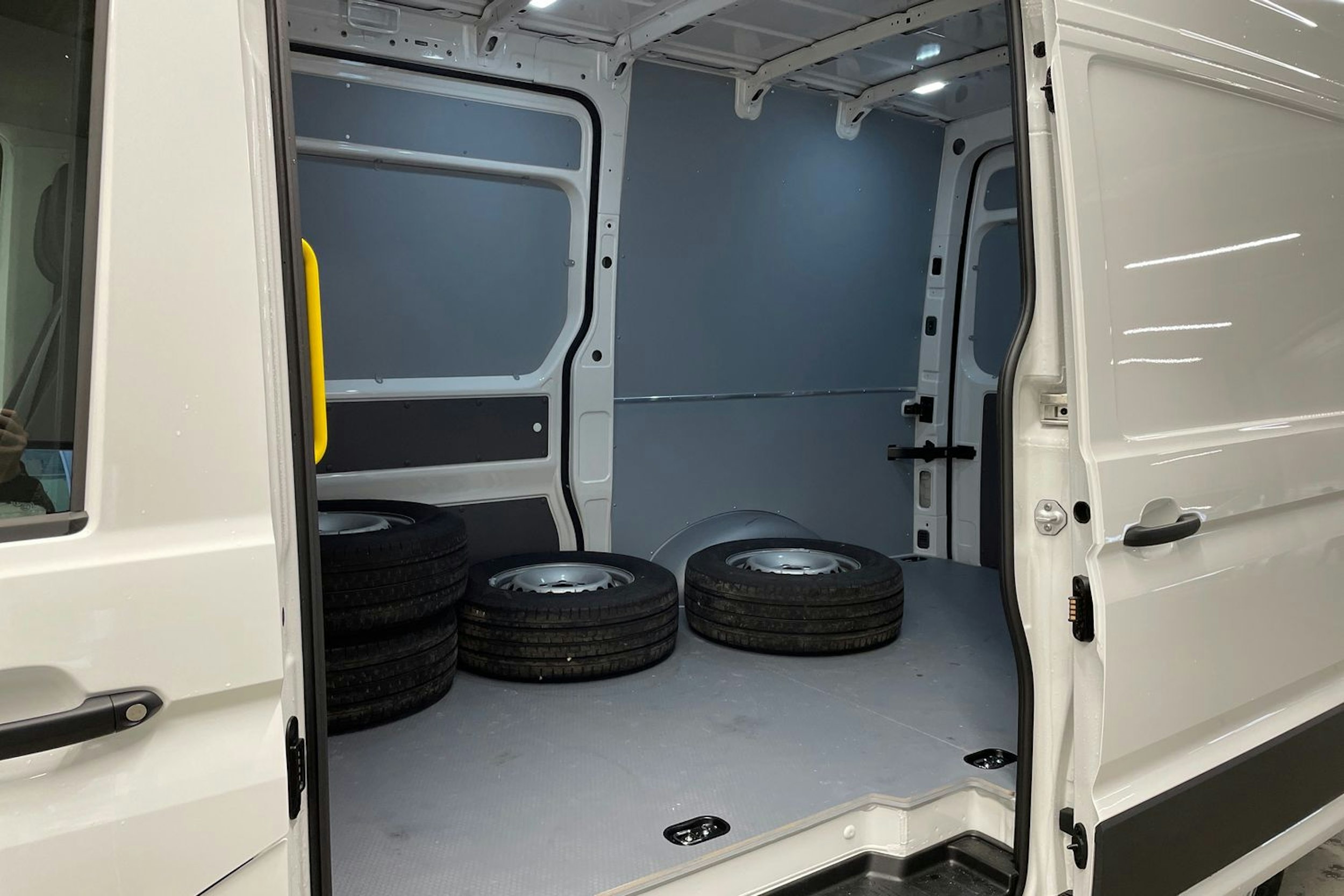 valkoinen Volkswagen Crafter 2026 kuva 12.