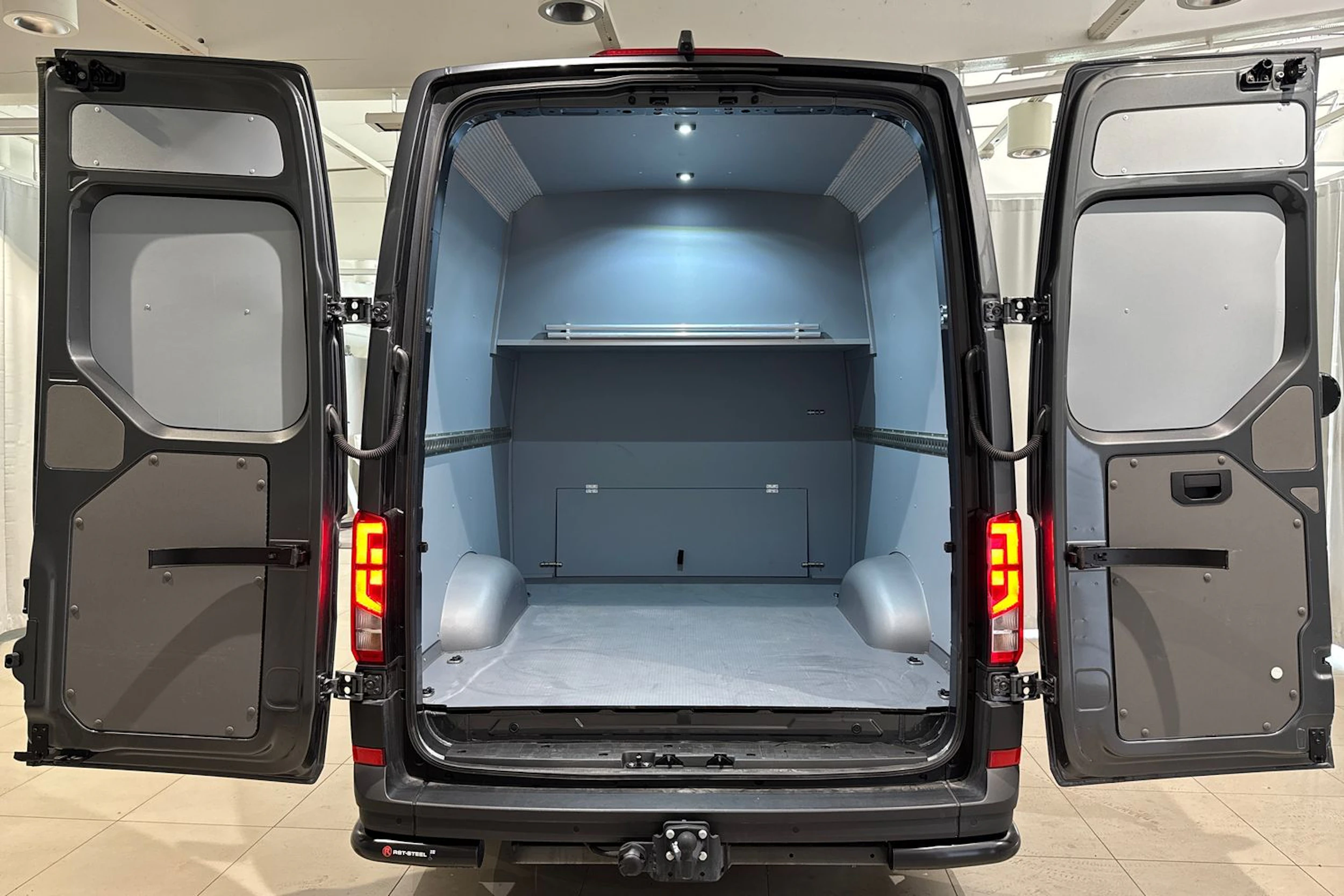 met. harmaa Volkswagen Crafter 2026 kuva 12.