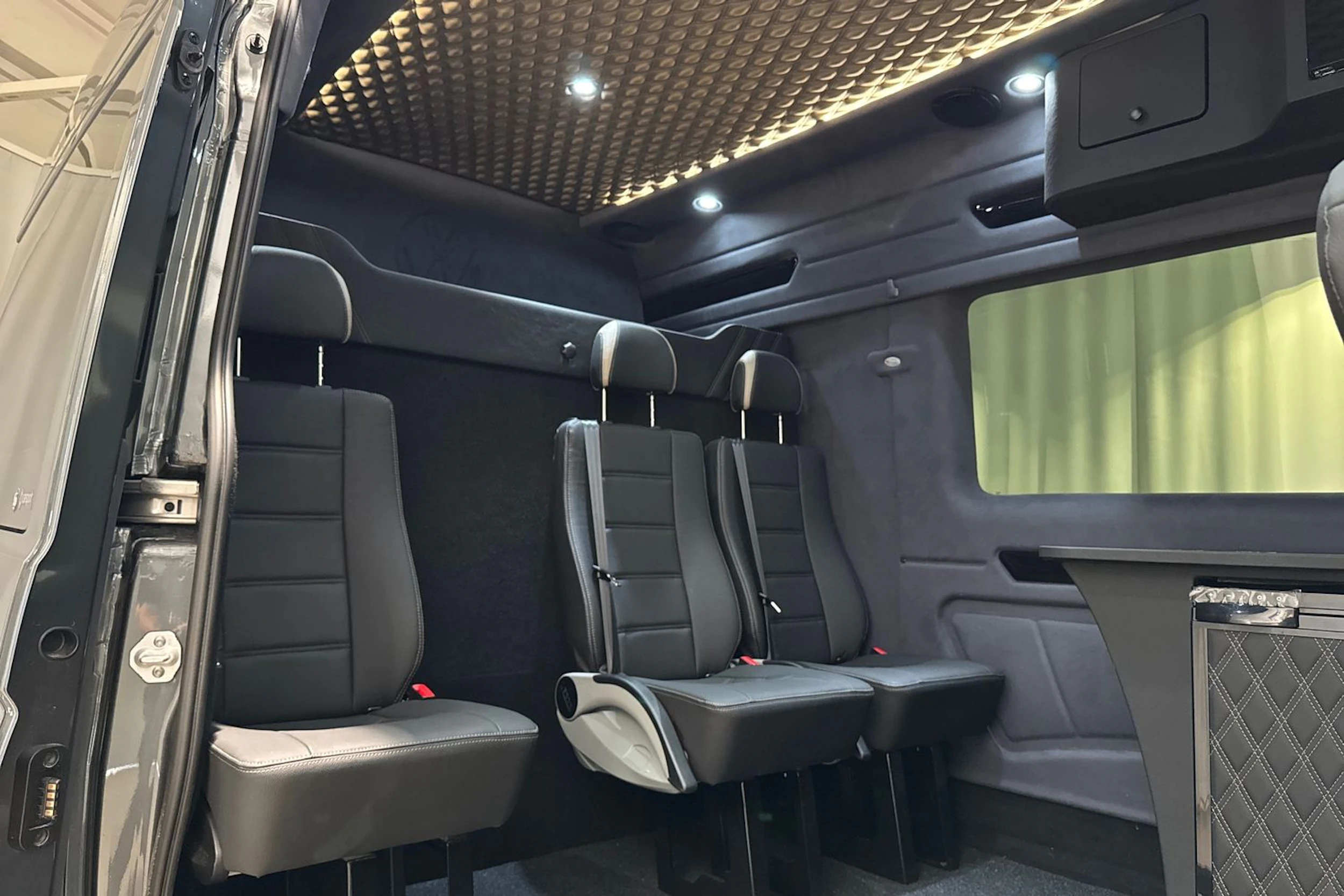 met. harmaa Volkswagen Crafter 2026 kuva 14.