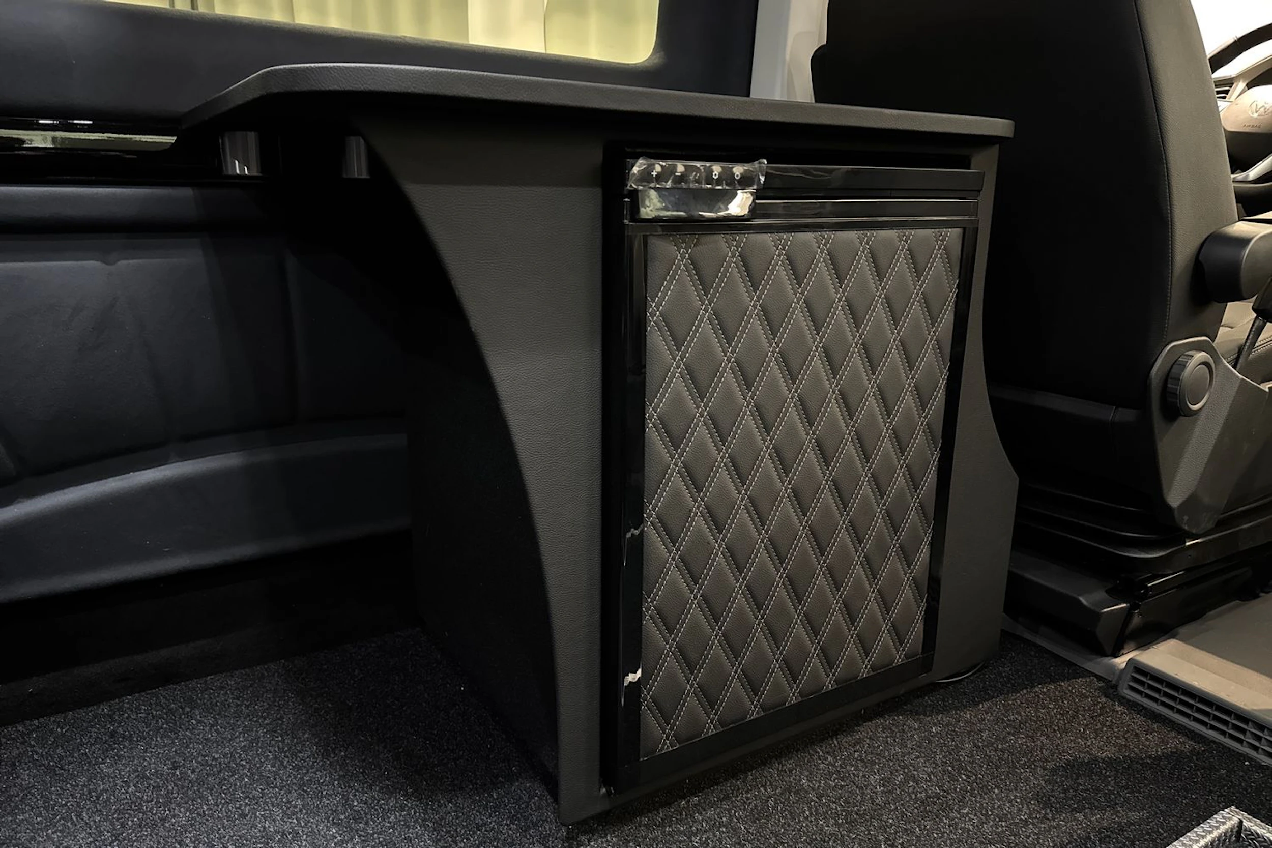 met. harmaa Volkswagen Crafter 2026 kuva 18.