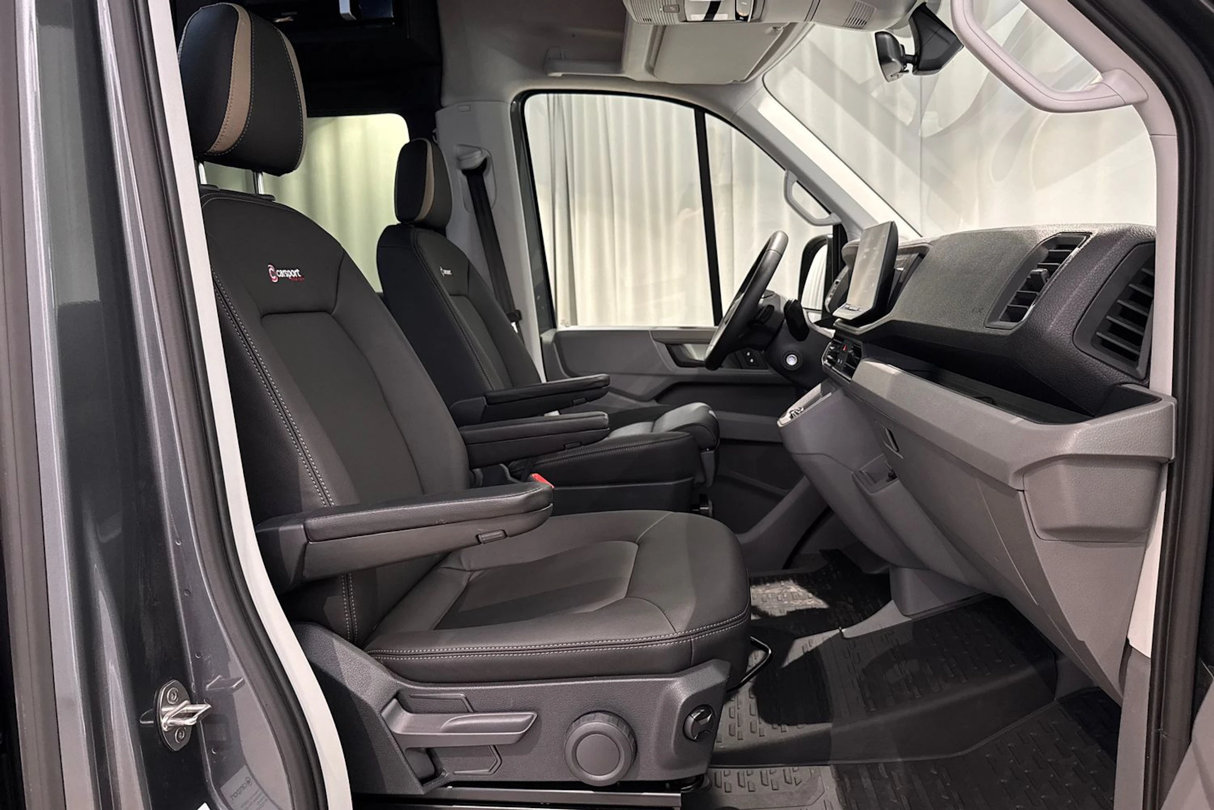 met. harmaa Volkswagen Crafter 2026 kuva 21.