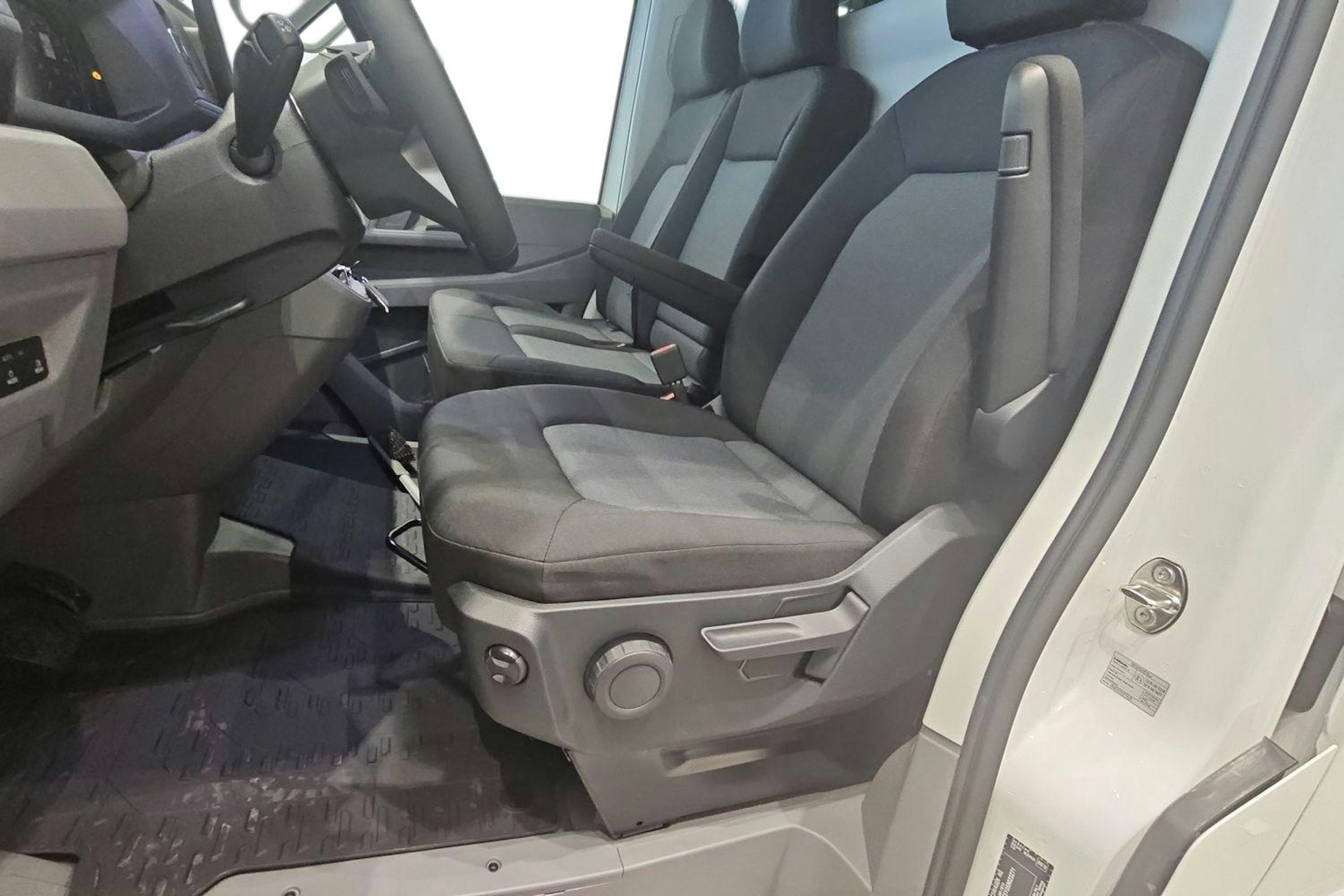 valkoinen Volkswagen Crafter 2026 kuva 11.