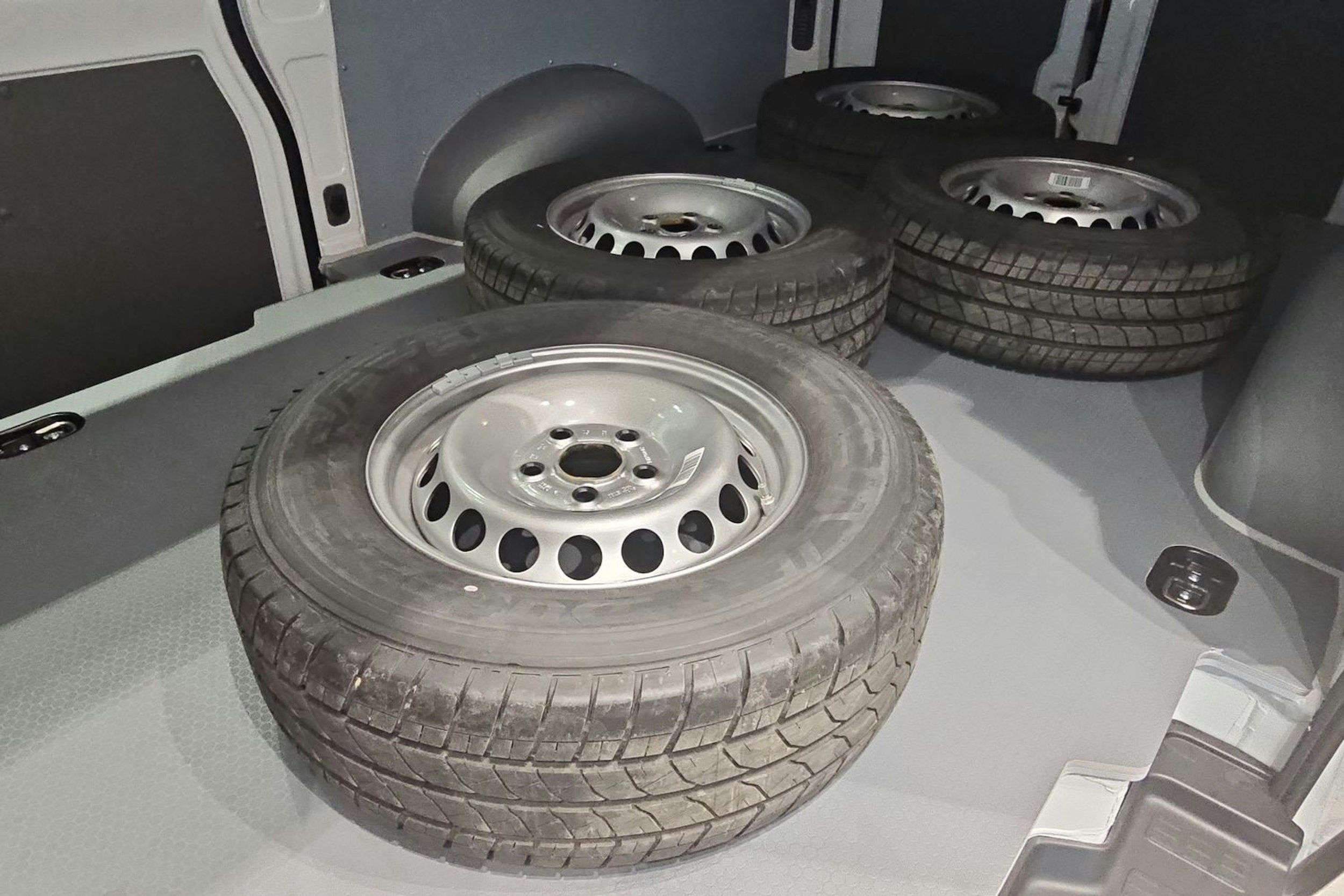 valkoinen Volkswagen Crafter 2026 kuva 17.