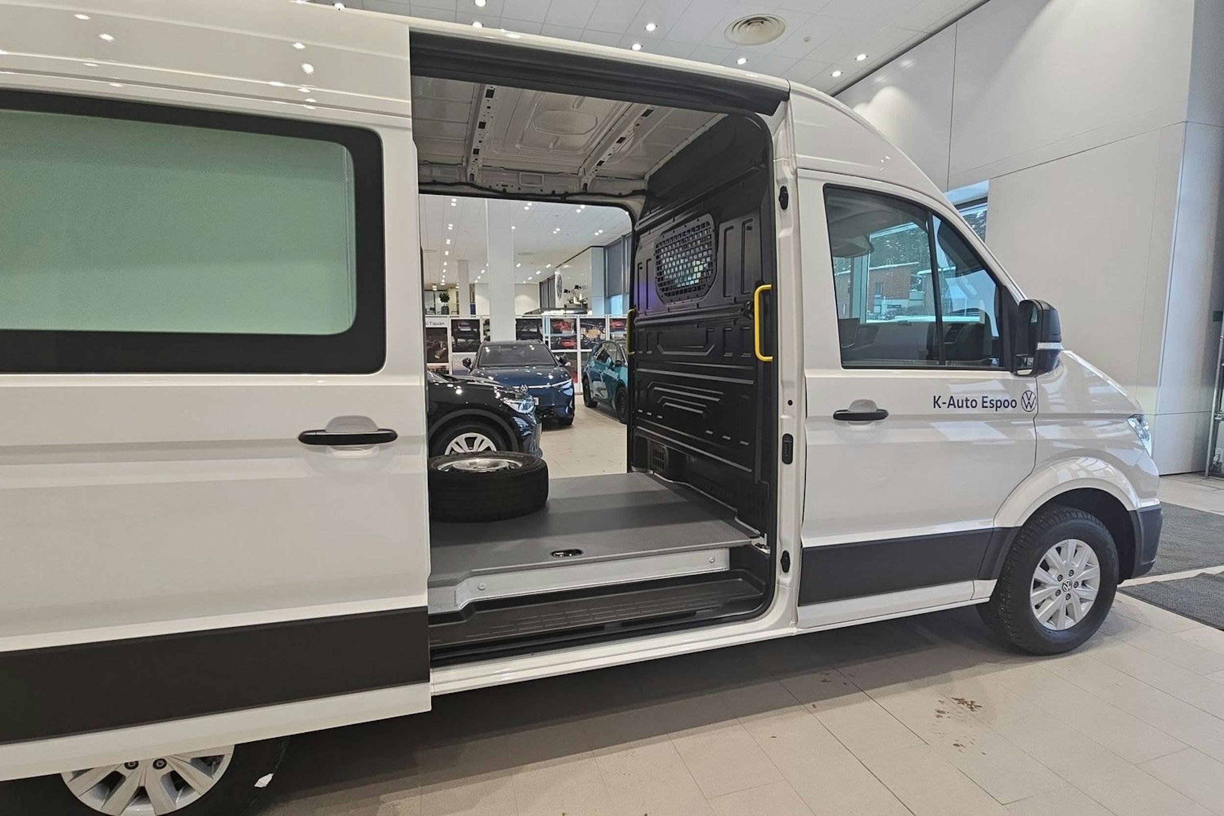 valkoinen Volkswagen Crafter 2026 kuva 18.