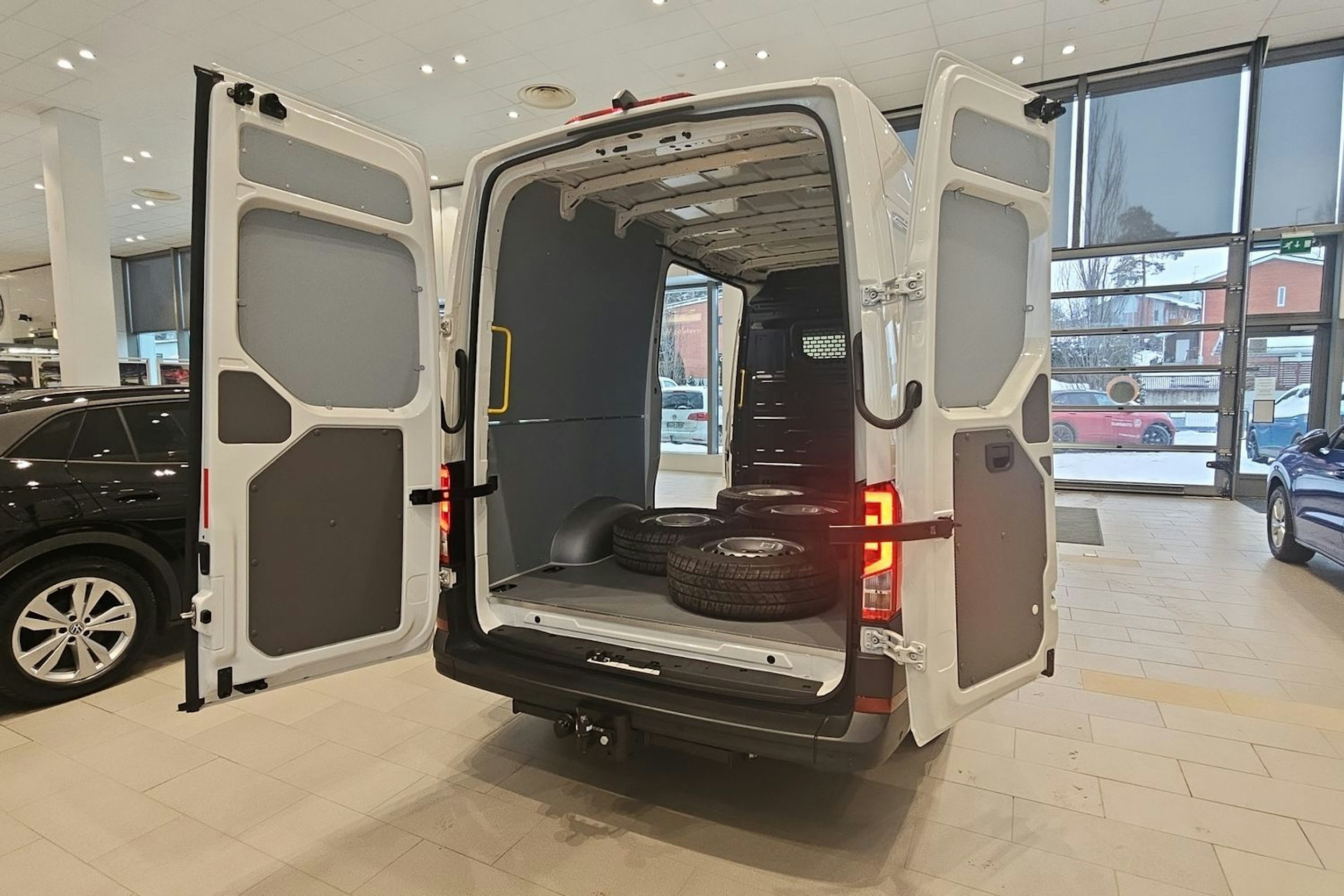 valkoinen Volkswagen Crafter 2026 kuva 19.