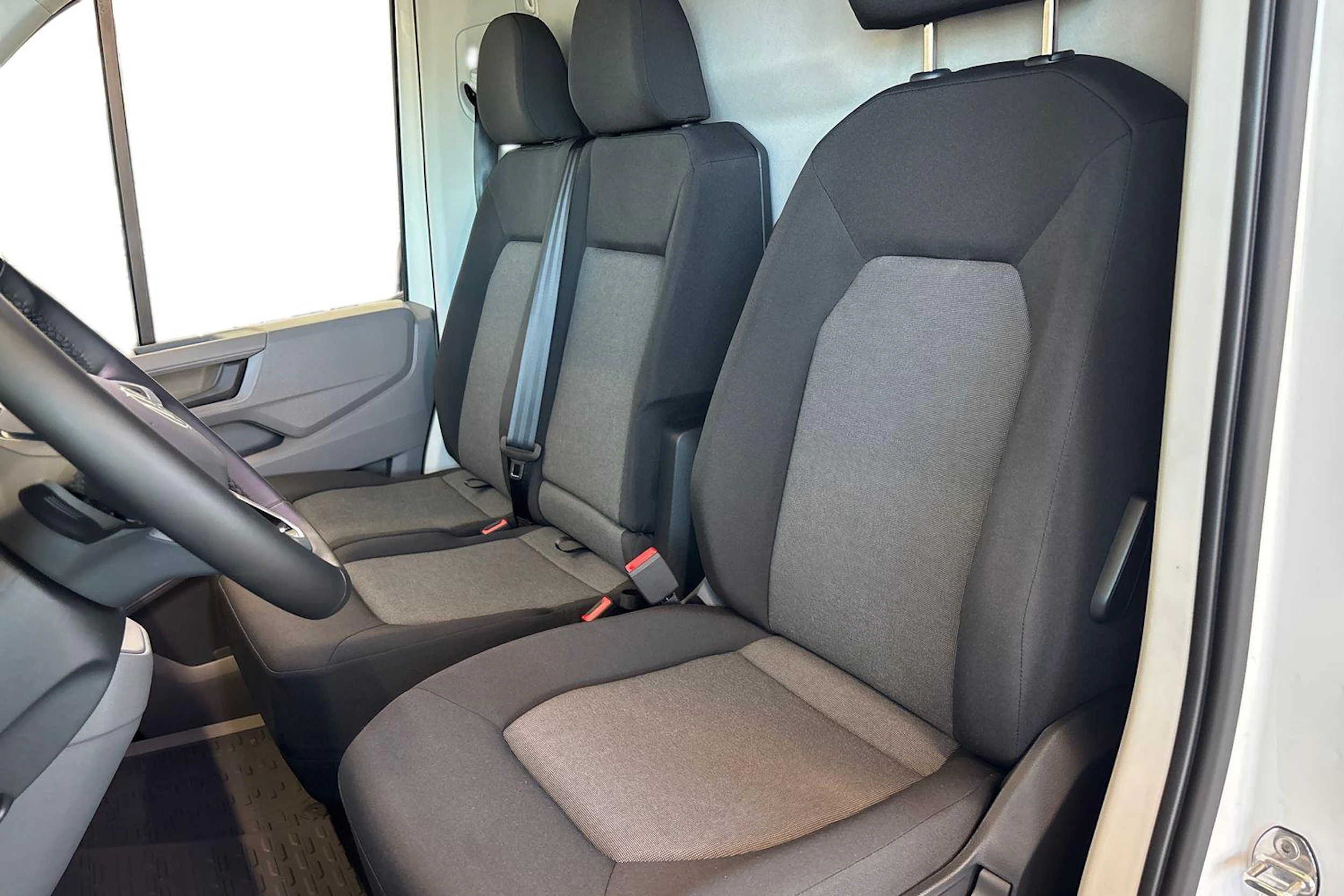 valkoinen Volkswagen Crafter 2026 kuva 11.