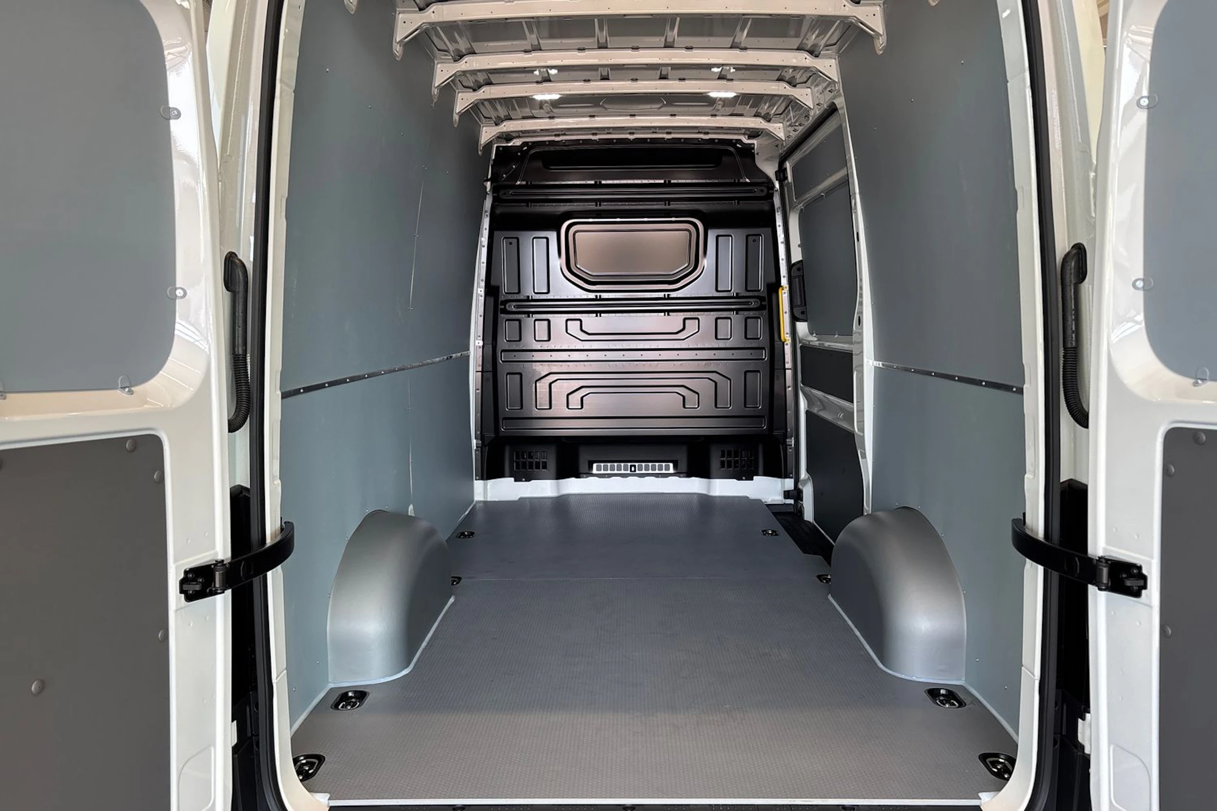 valkoinen Volkswagen Crafter 2026 kuva 14.