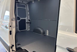 valkoinen Volkswagen Crafter 2026 kuva 15.