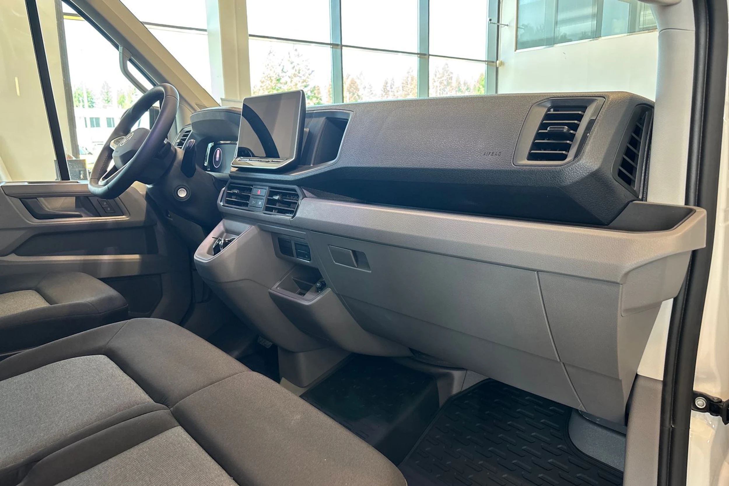 valkoinen Volkswagen Crafter 2026 kuva 17.