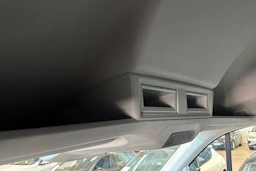valkoinen Volkswagen Crafter 2026 kuva 37.