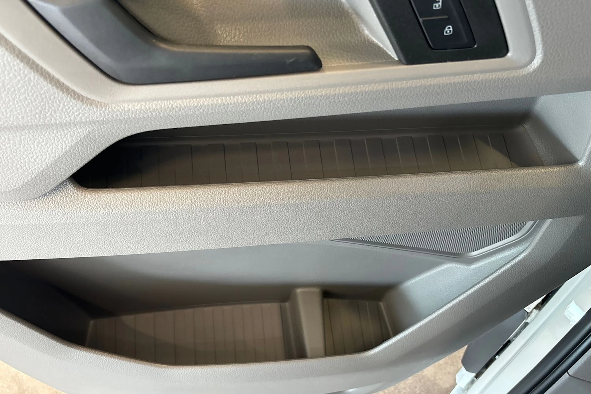valkoinen Volkswagen Crafter 2026 kuva 38.