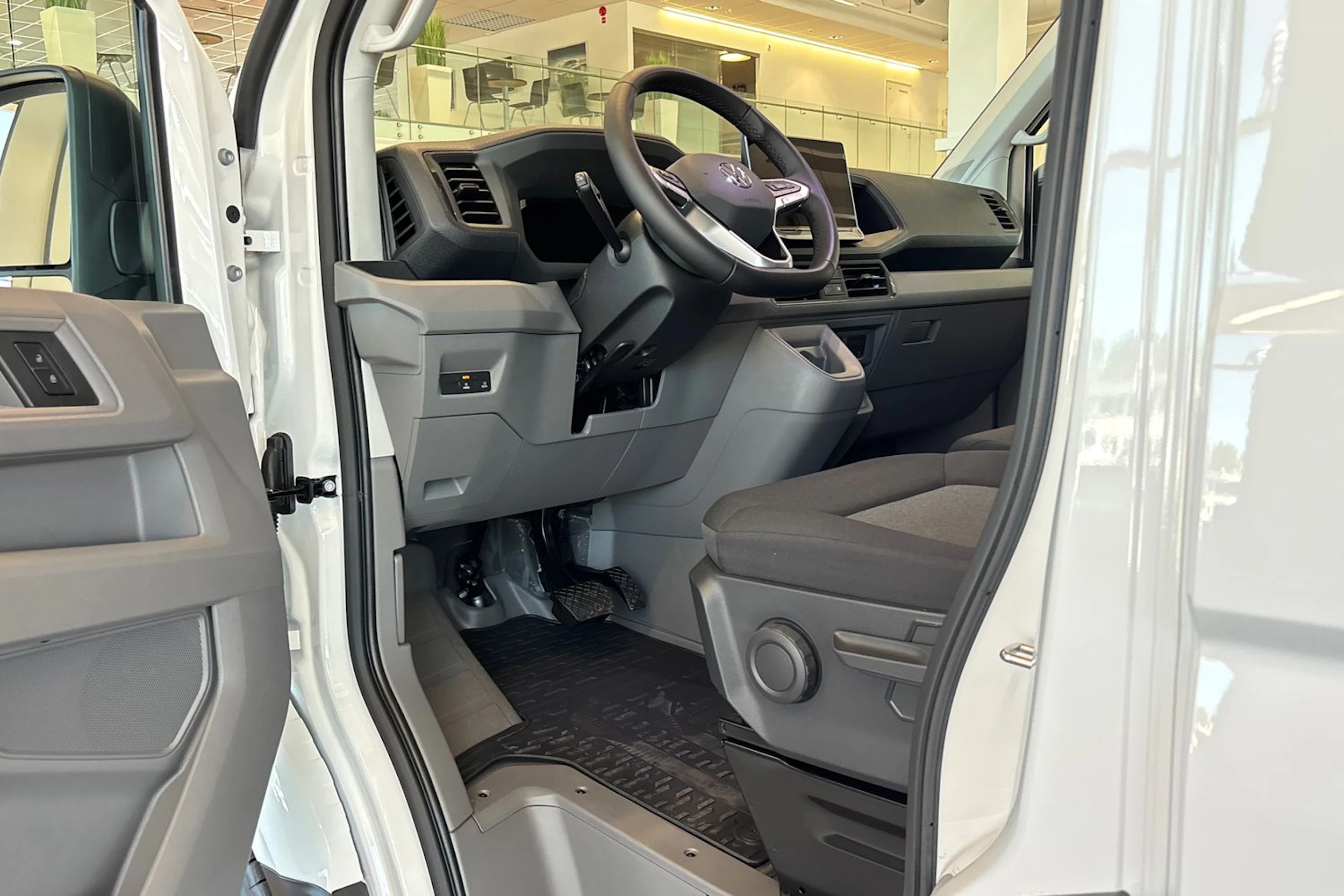 valkoinen Volkswagen Crafter 2026 kuva 39.