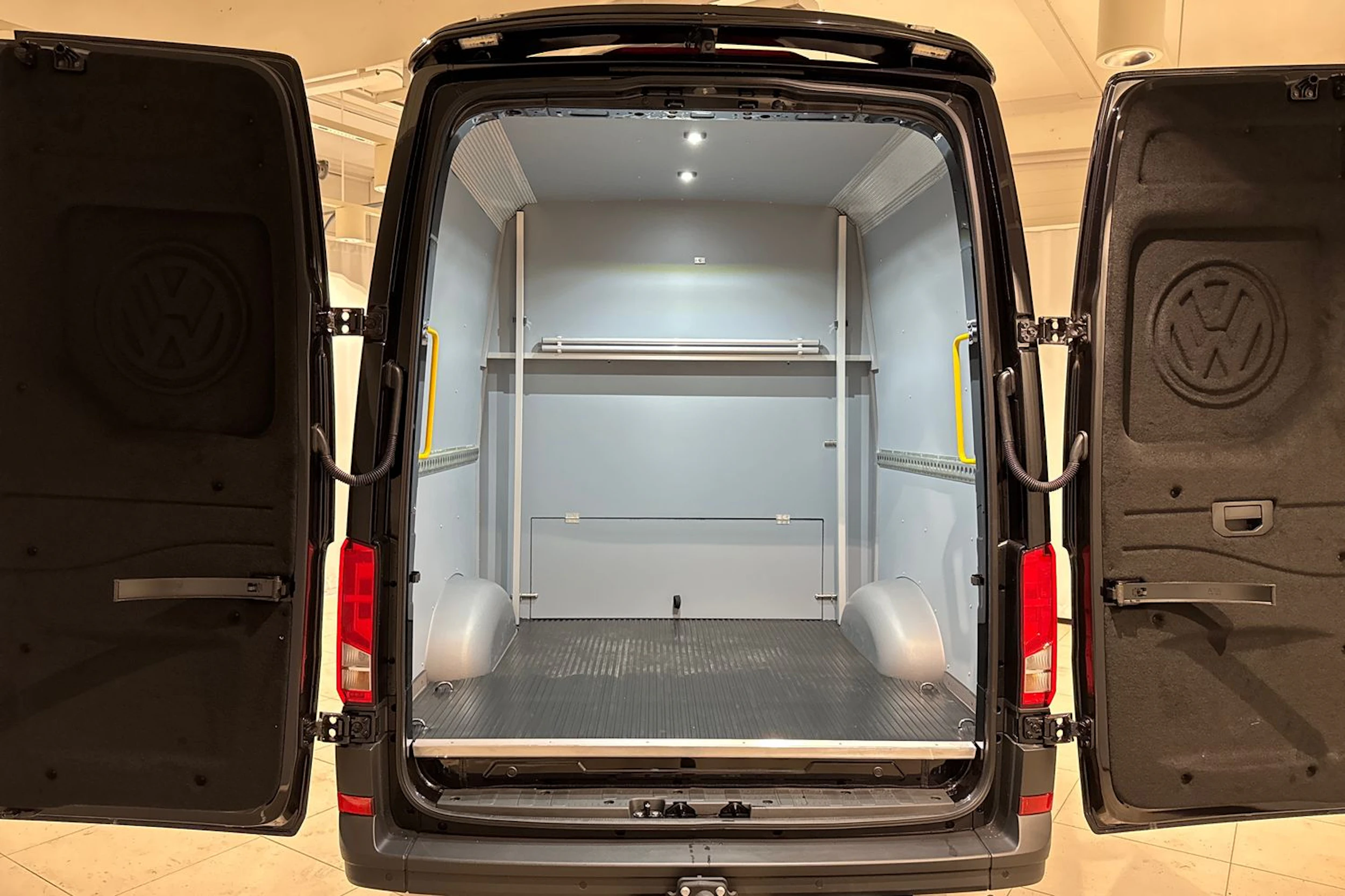 met. musta Volkswagen Crafter 2026 kuva 13.