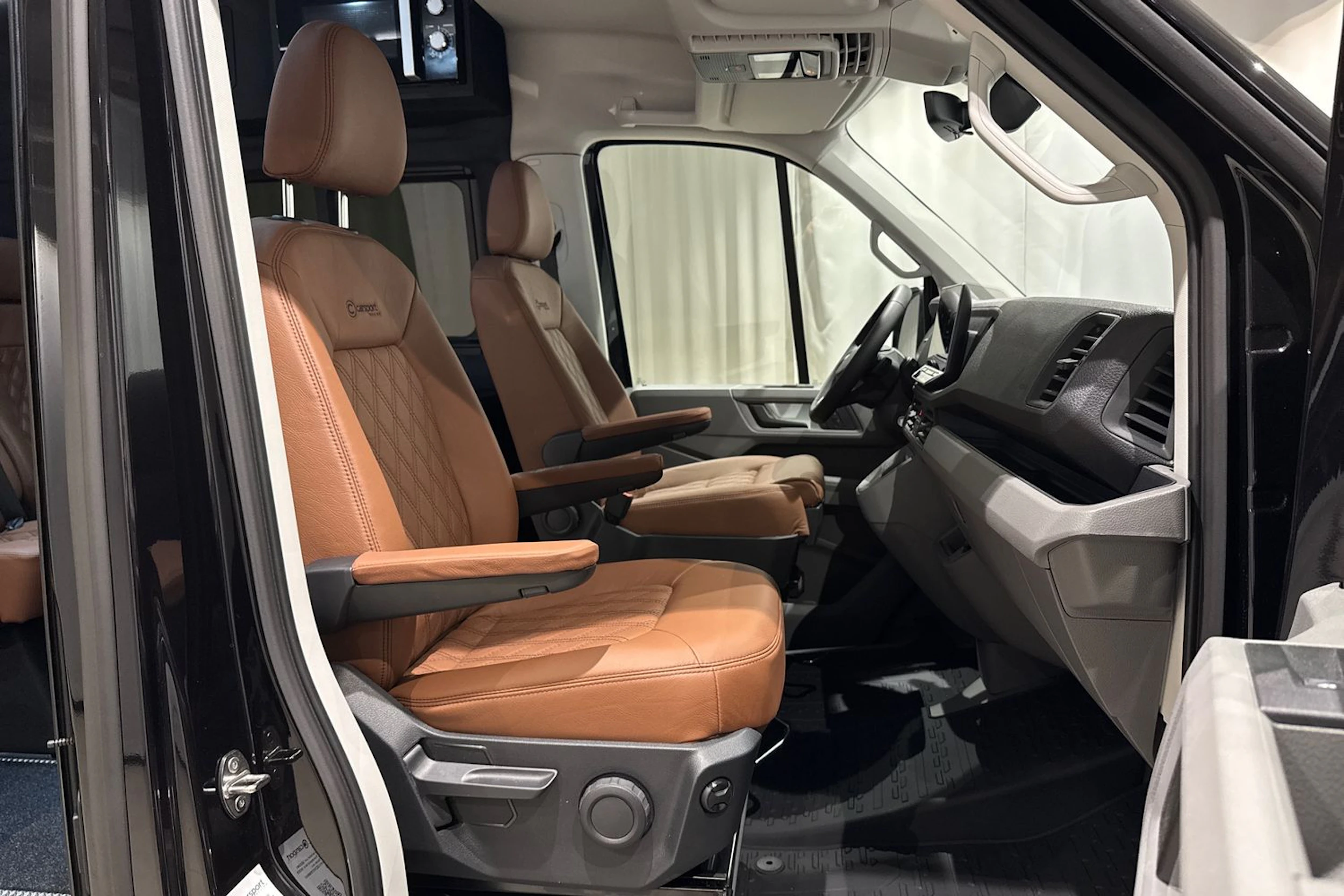 met. musta Volkswagen Crafter 2026 kuva 14.