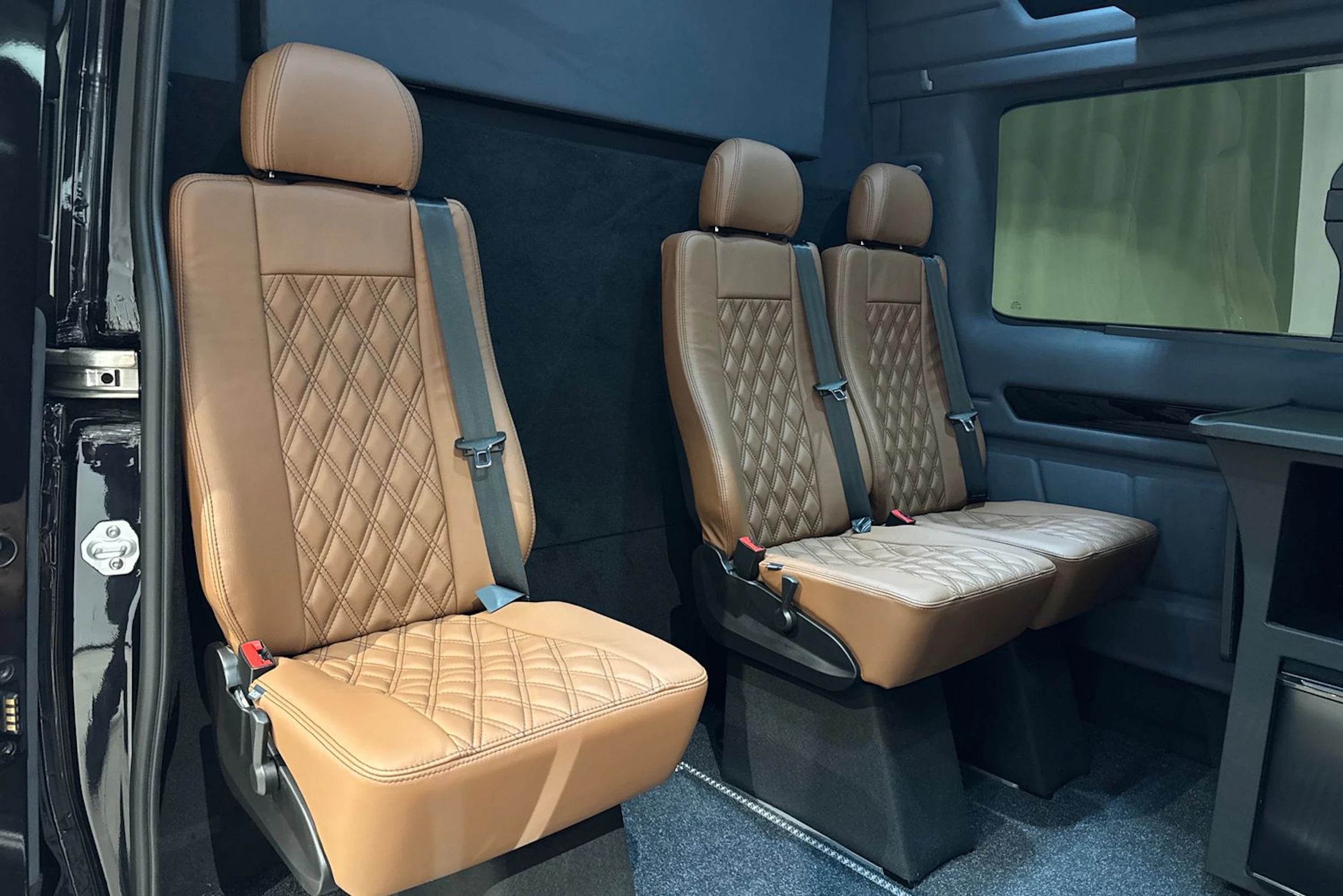 met. musta Volkswagen Crafter 2026 kuva 15.