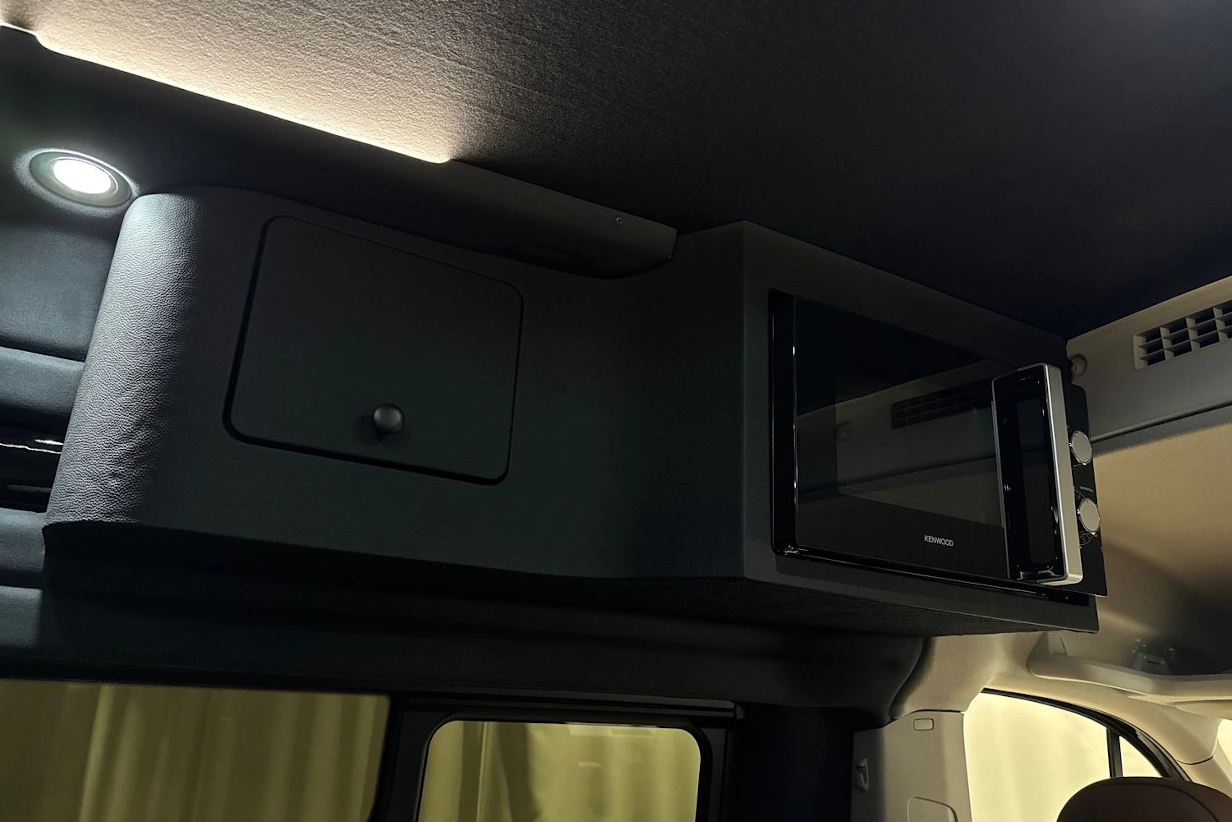 met. musta Volkswagen Crafter 2026 kuva 17.