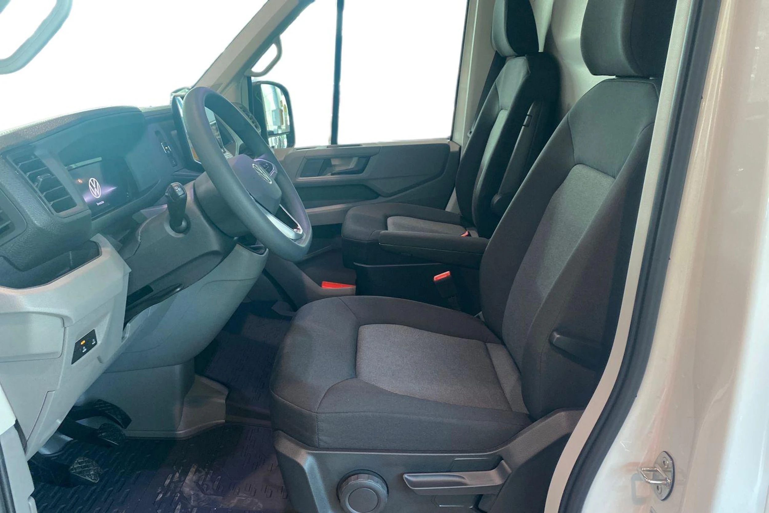 valkoinen Volkswagen Crafter 2026 kuva 11.