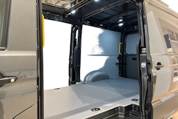 met. harmaa Volkswagen Crafter 2026 kuva 10.