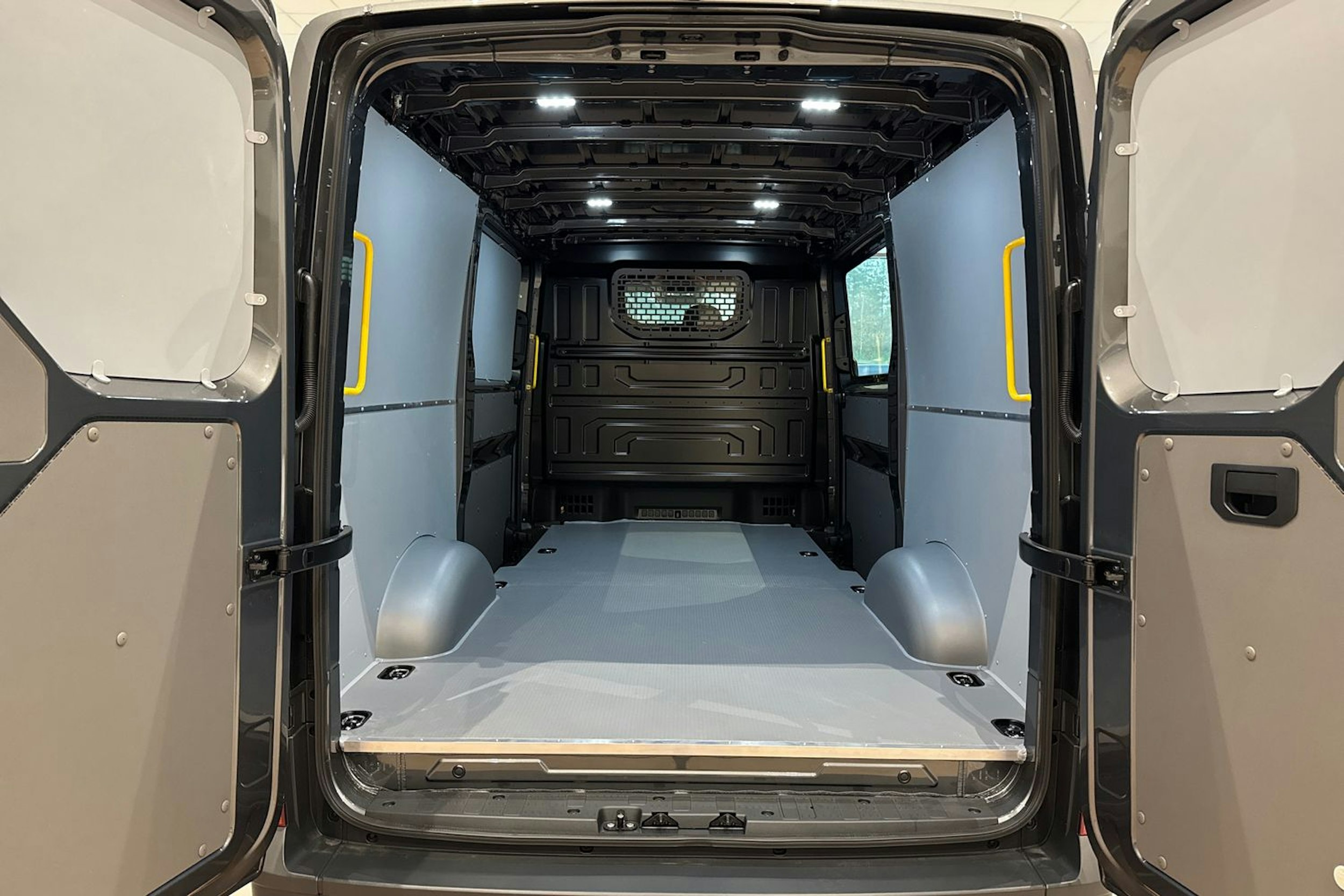 met. harmaa Volkswagen Crafter 2026 kuva 12.