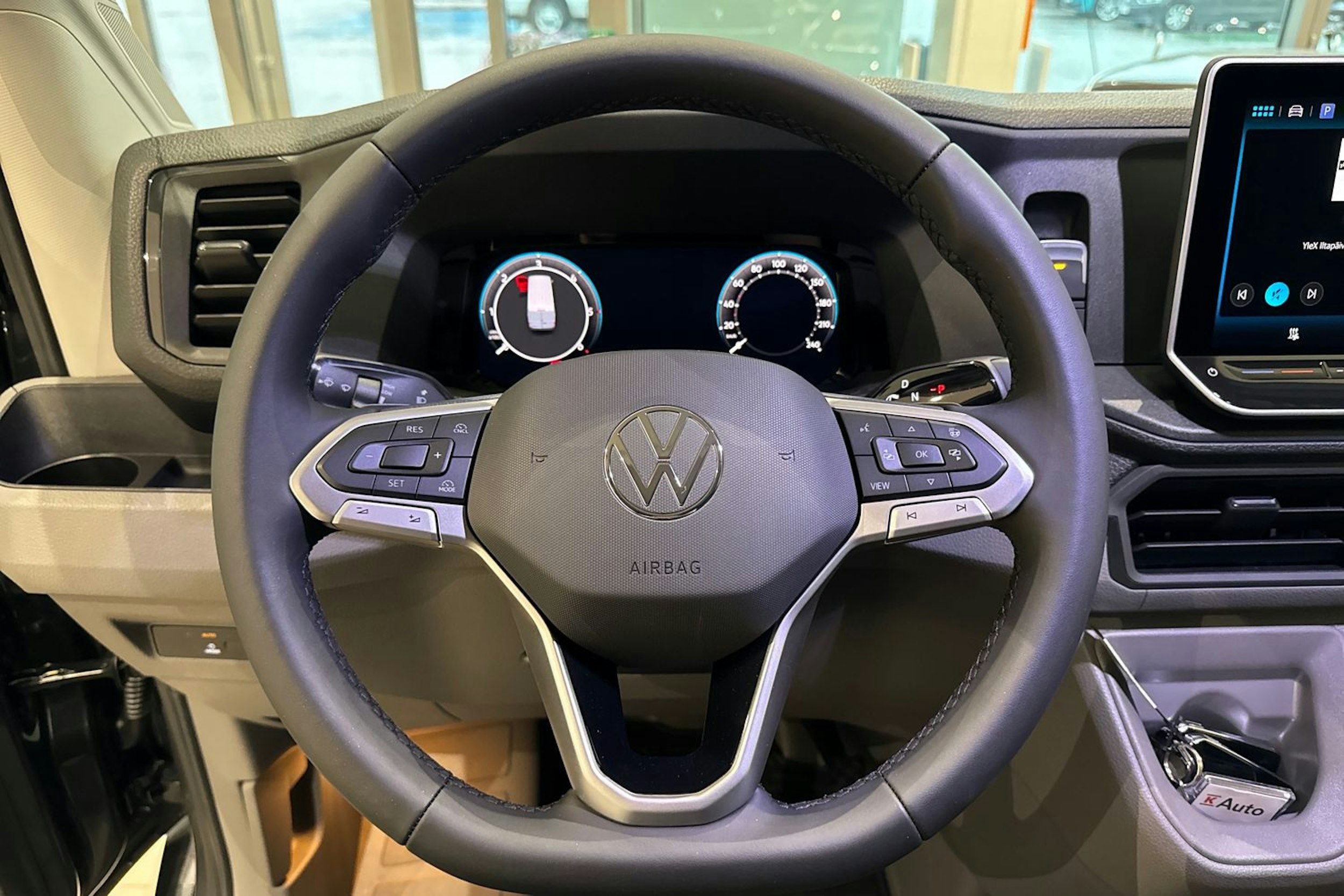 met. harmaa Volkswagen Crafter 2026 kuva 13.