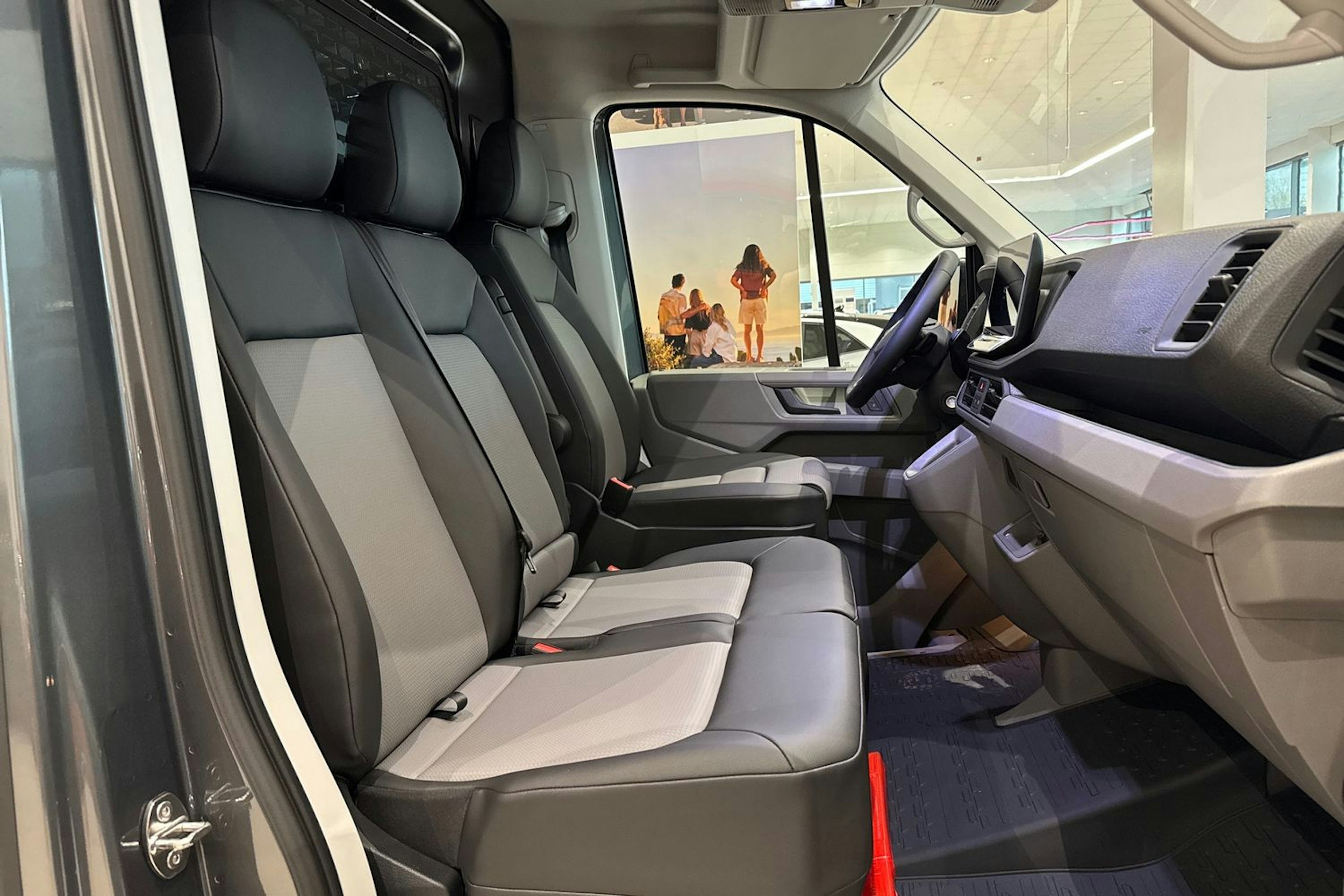 met. harmaa Volkswagen Crafter 2026 kuva 24.