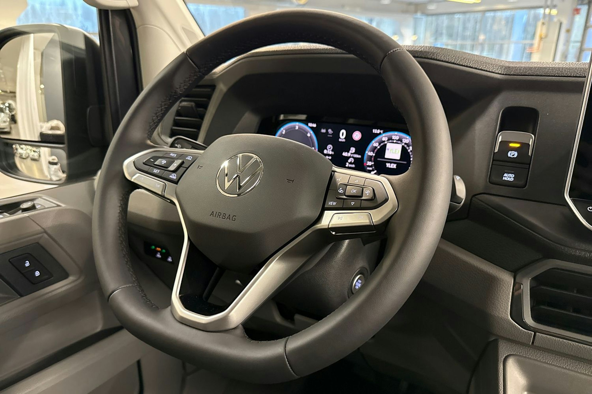 met. harmaa Volkswagen Crafter 2026 kuva 9.