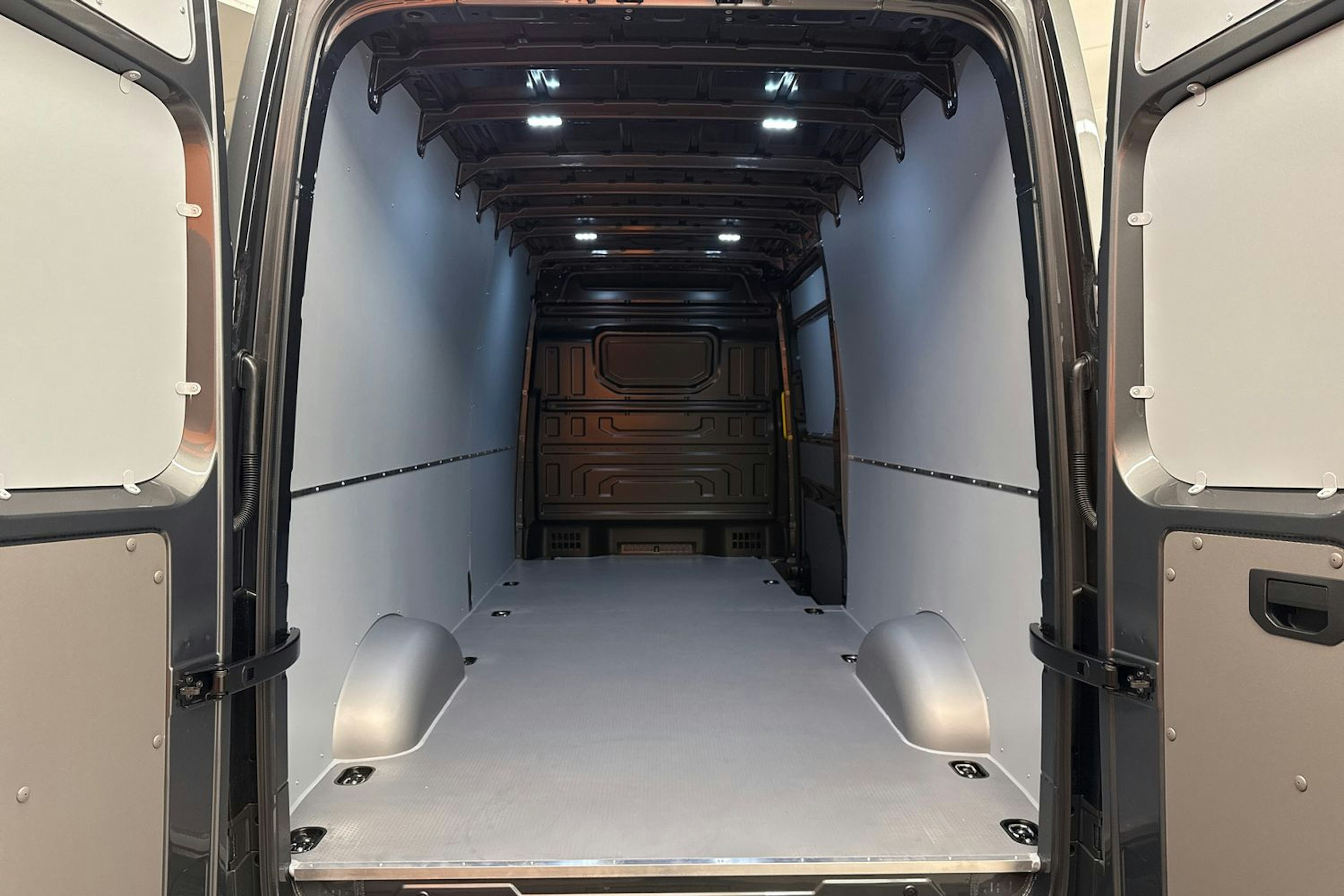 met. harmaa Volkswagen Crafter 2026 kuva 12.