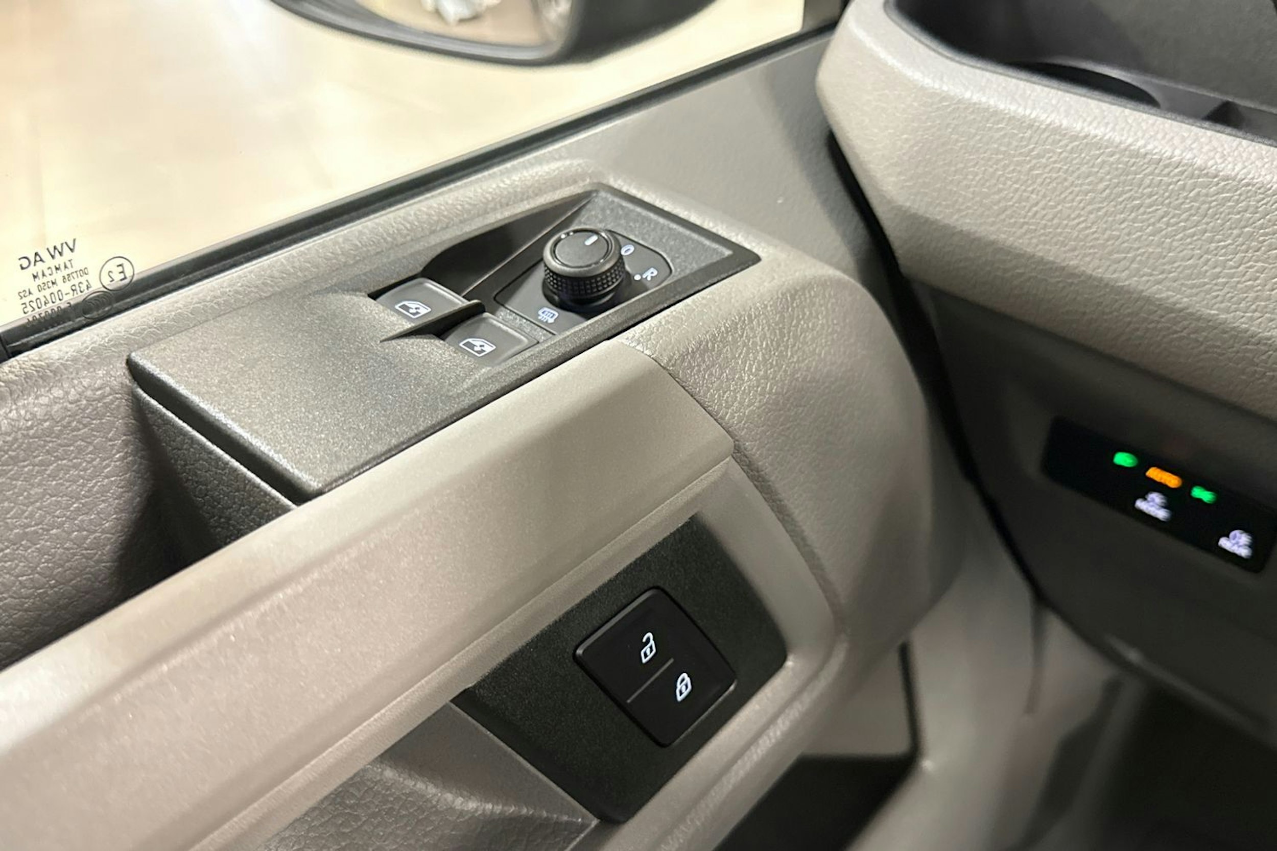 met. harmaa Volkswagen Crafter 2026 kuva 18.