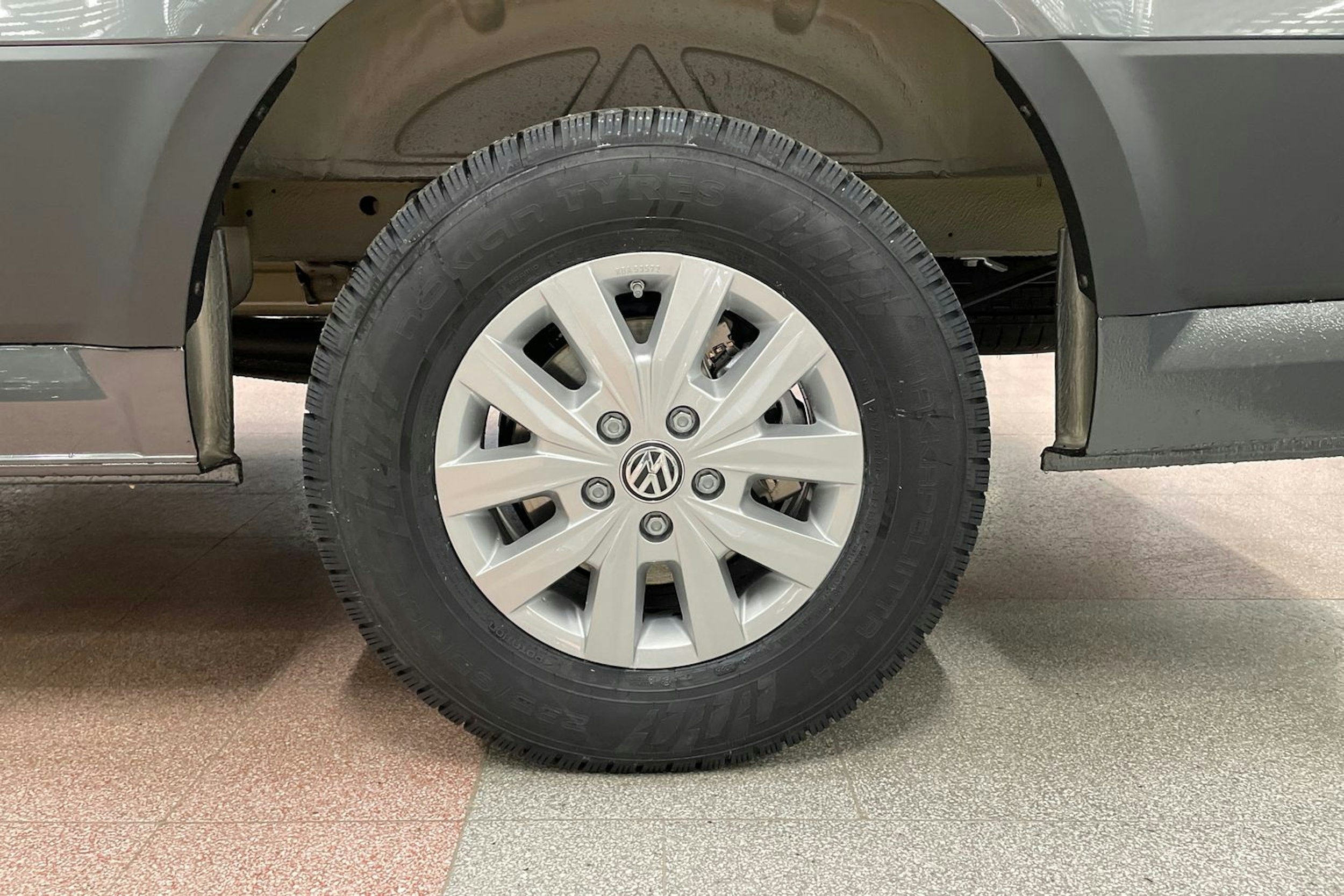 harmaa Volkswagen CRAFTER 2026 kuva 13.