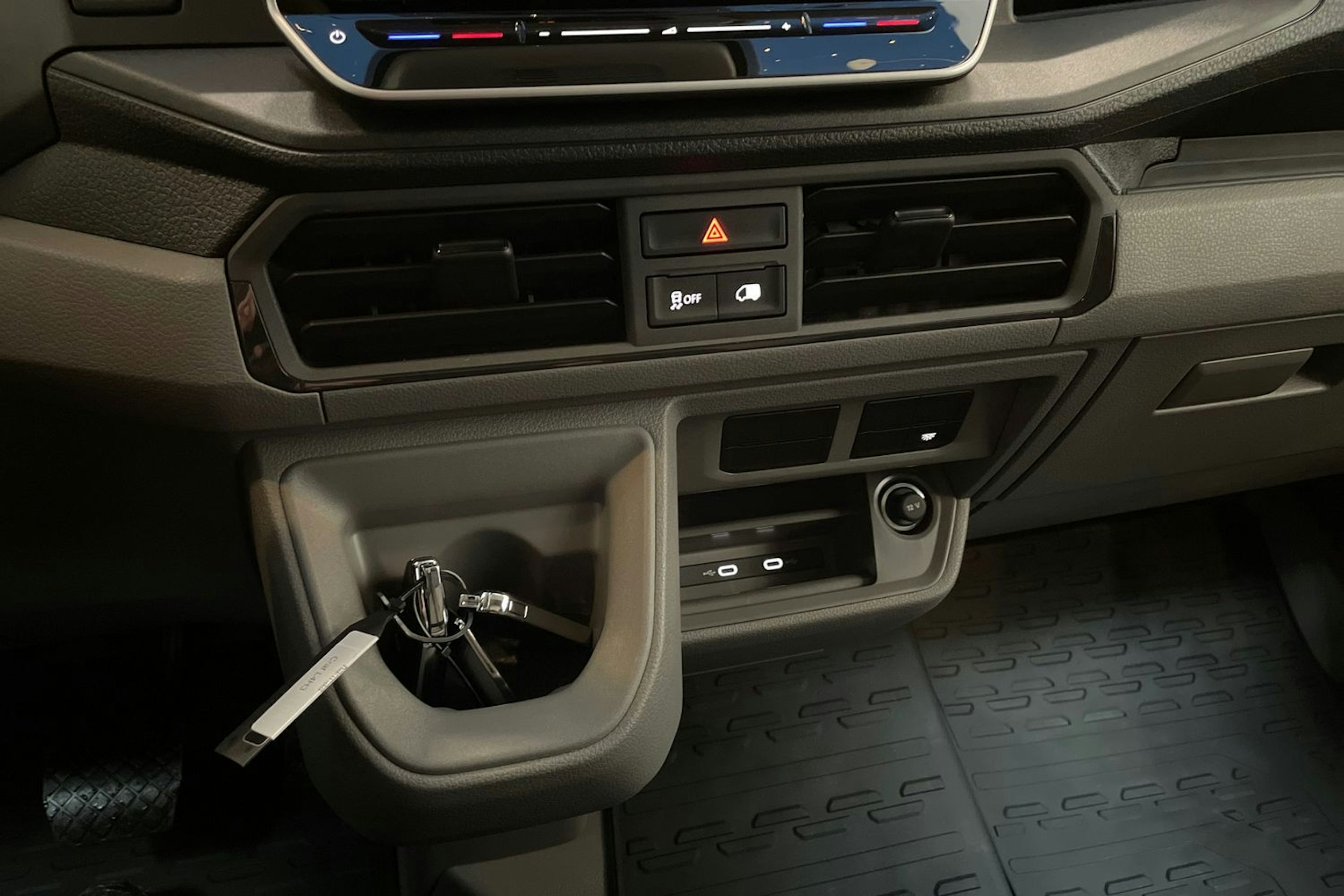 harmaa Volkswagen CRAFTER 2026 kuva 16.