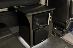 met. musta Volkswagen Crafter 2026 kuva 16.