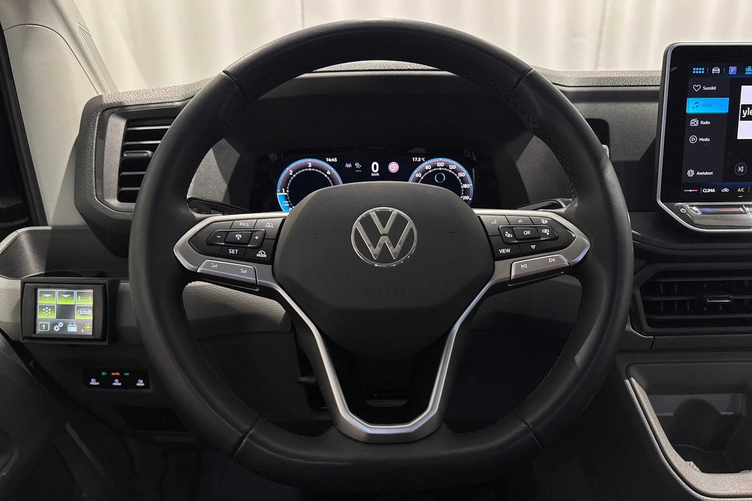 met. musta Volkswagen Crafter 2026 kuva 17.