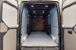 met. harmaa Volkswagen Crafter 2026 kuva 6.