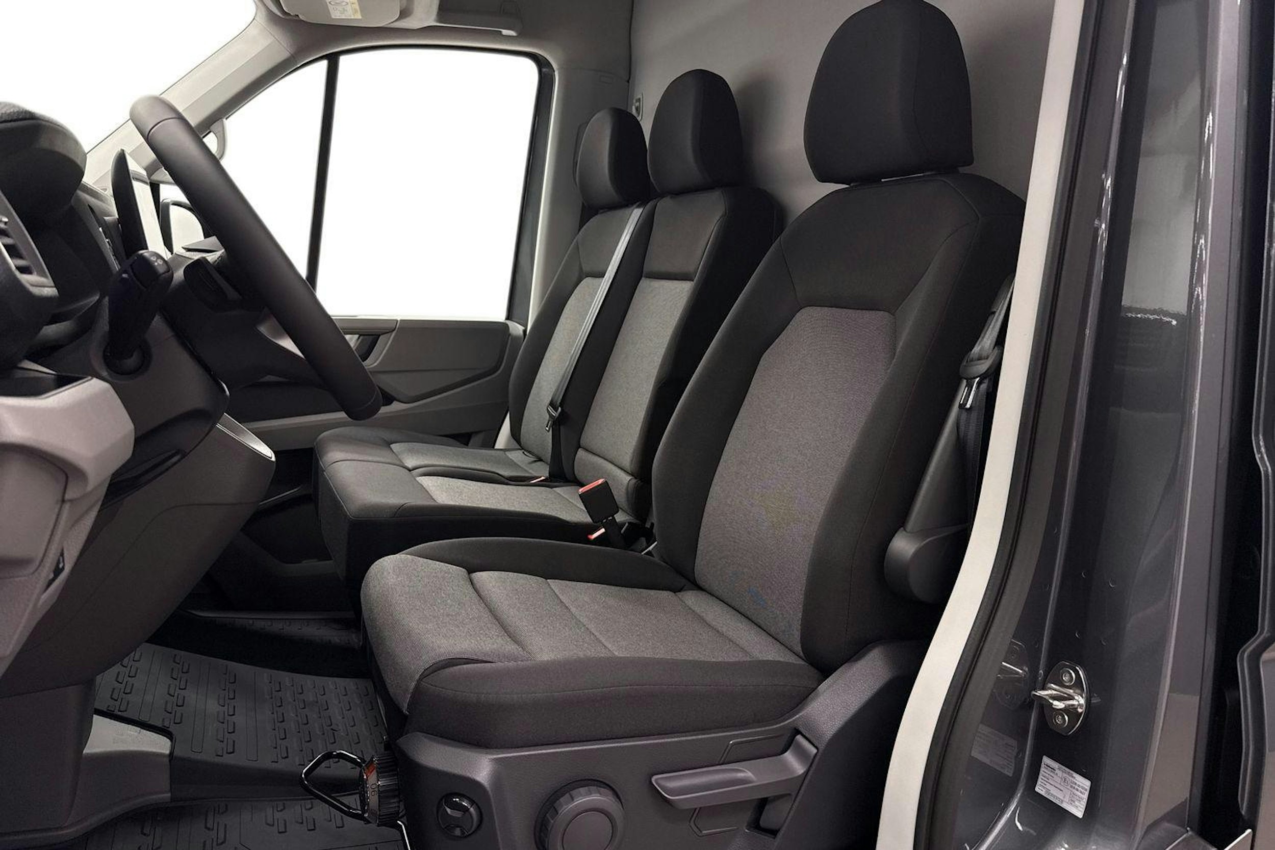 met. harmaa Volkswagen Crafter 2026 kuva 9.