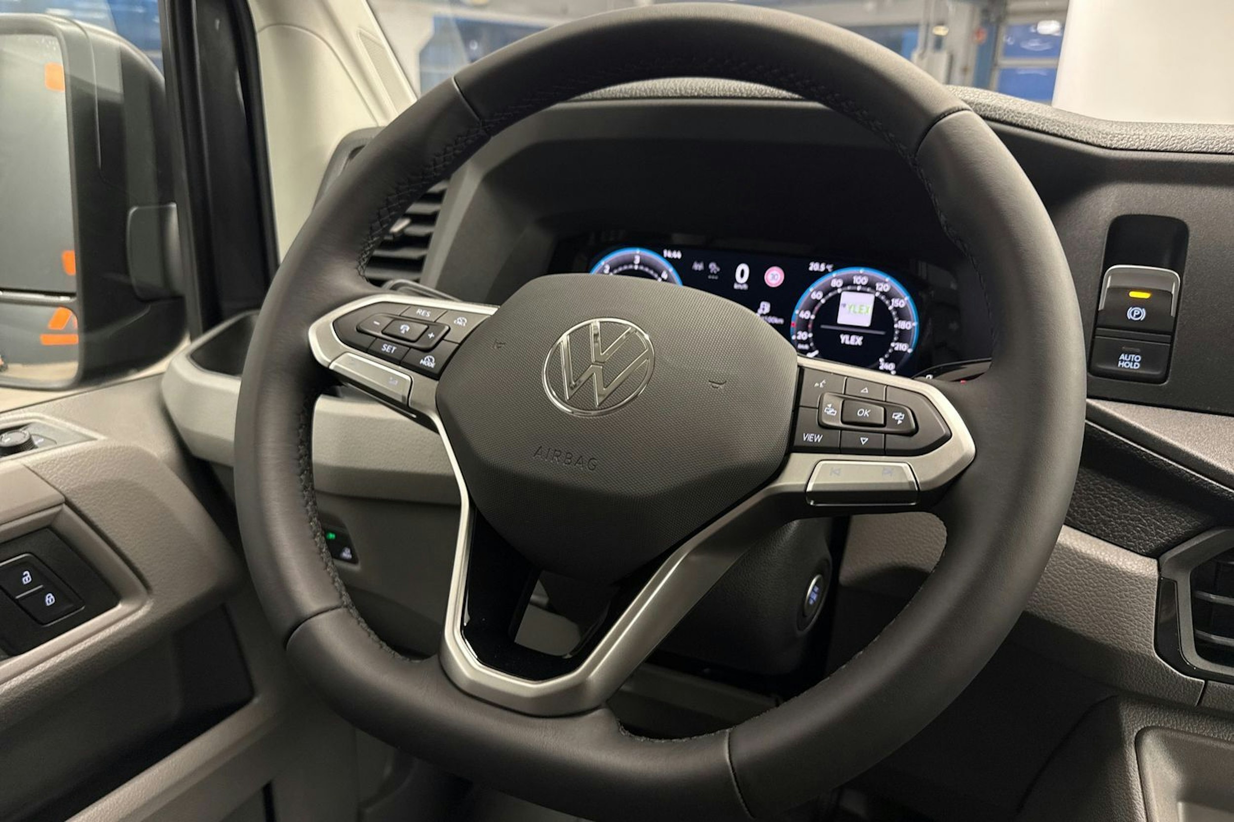 met. harmaa Volkswagen Crafter 2026 kuva 10.