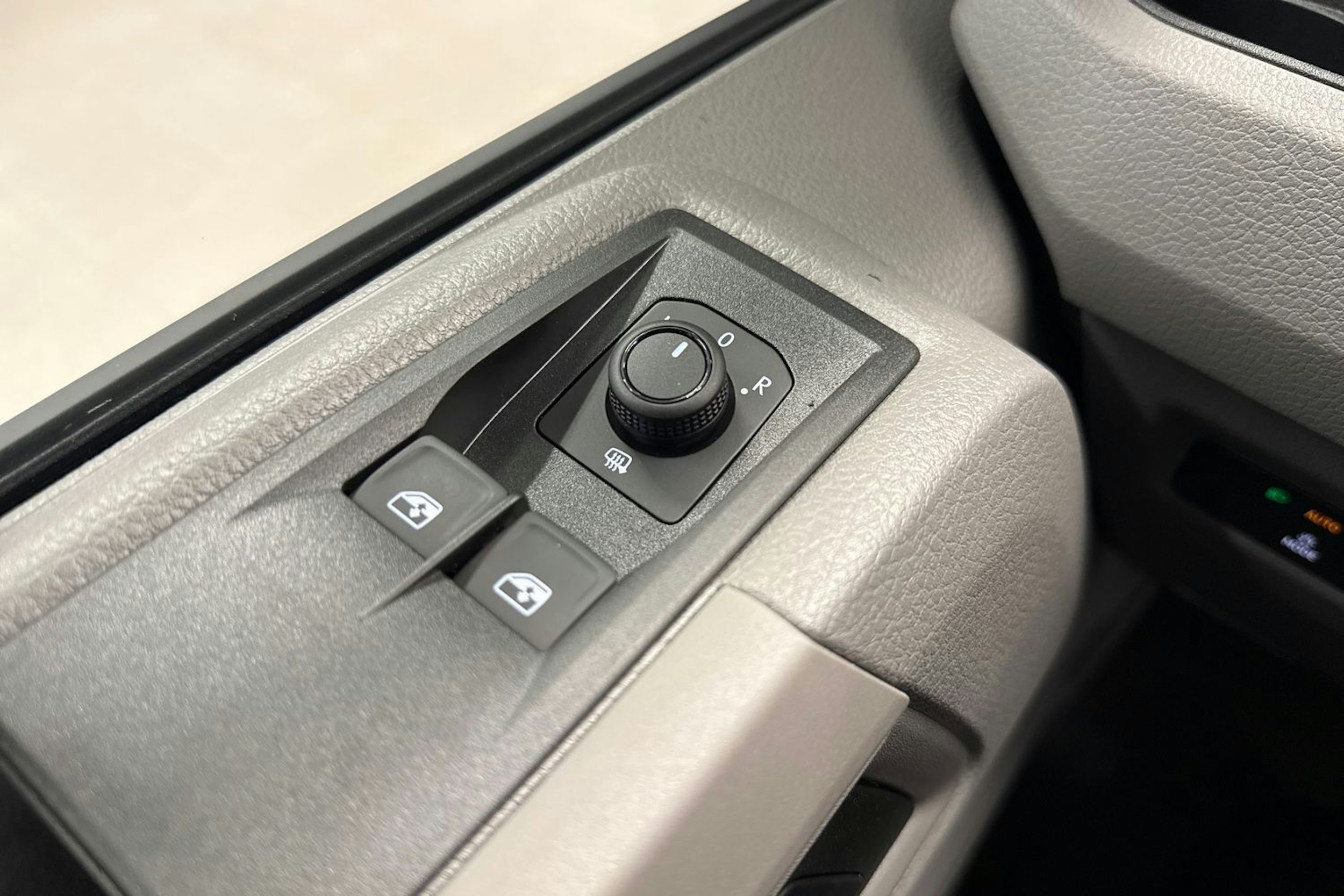 met. harmaa Volkswagen Crafter 2026 kuva 16.