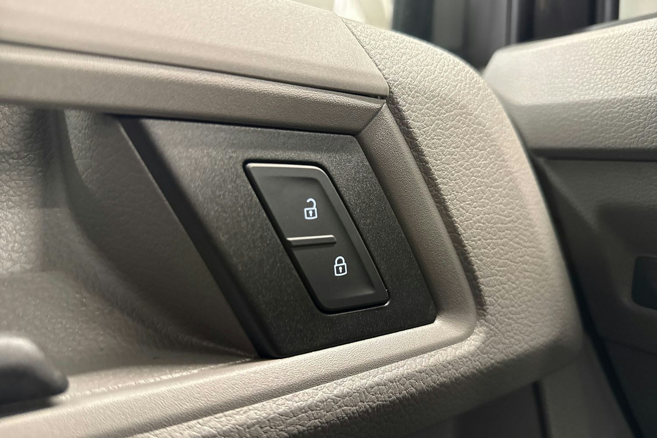 met. harmaa Volkswagen Crafter 2026 kuva 17.