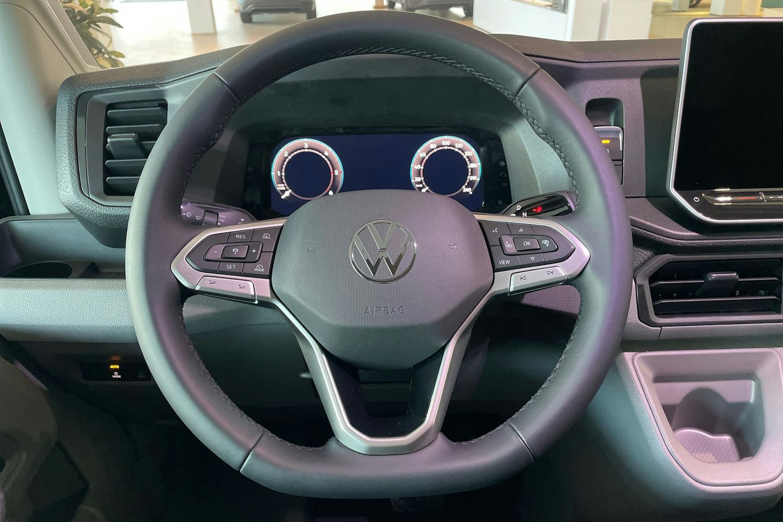 musta metalliväri Volkswagen Crafter 2026 kuva 13.