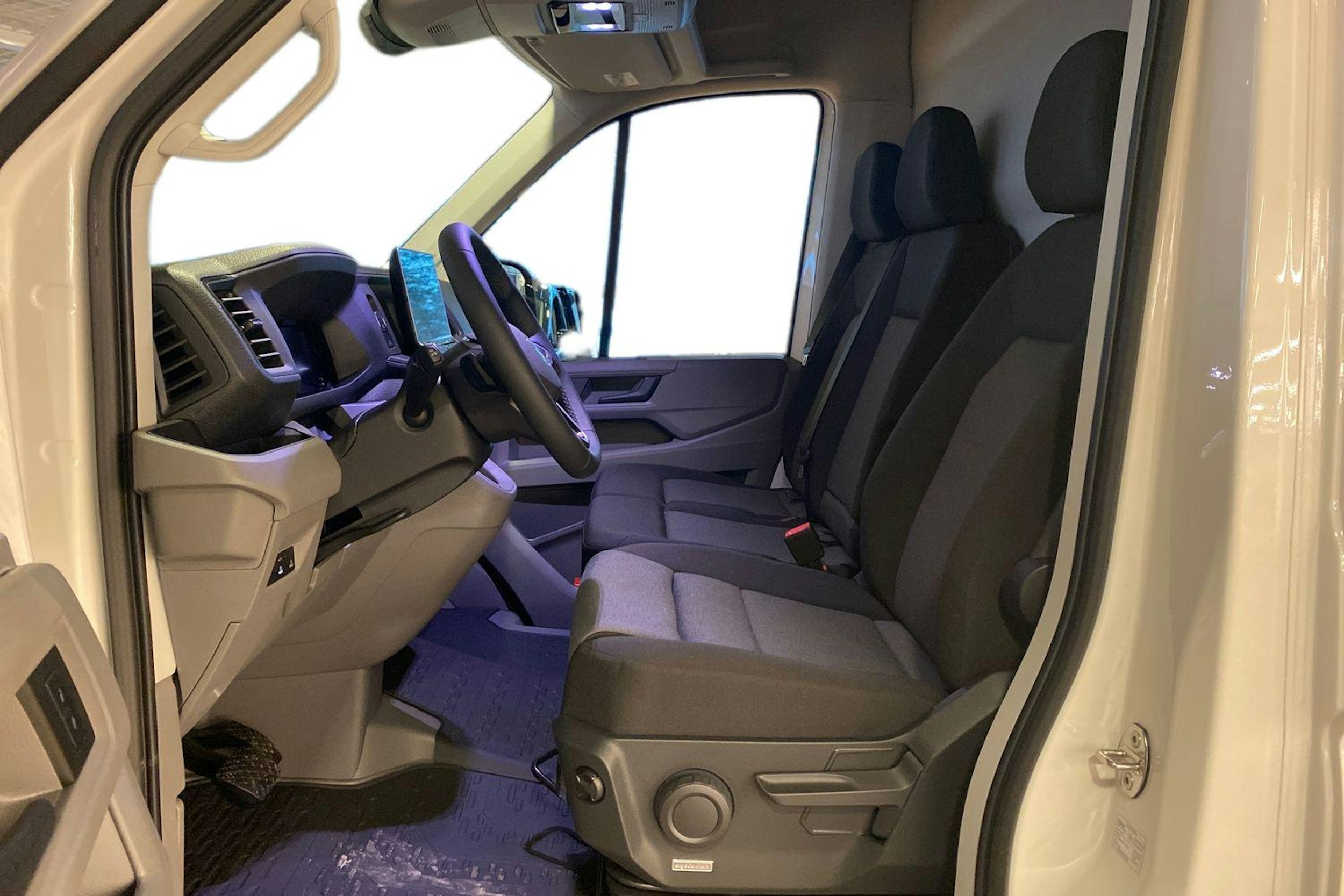 valkoinen Volkswagen Crafter 2026 kuva 9.