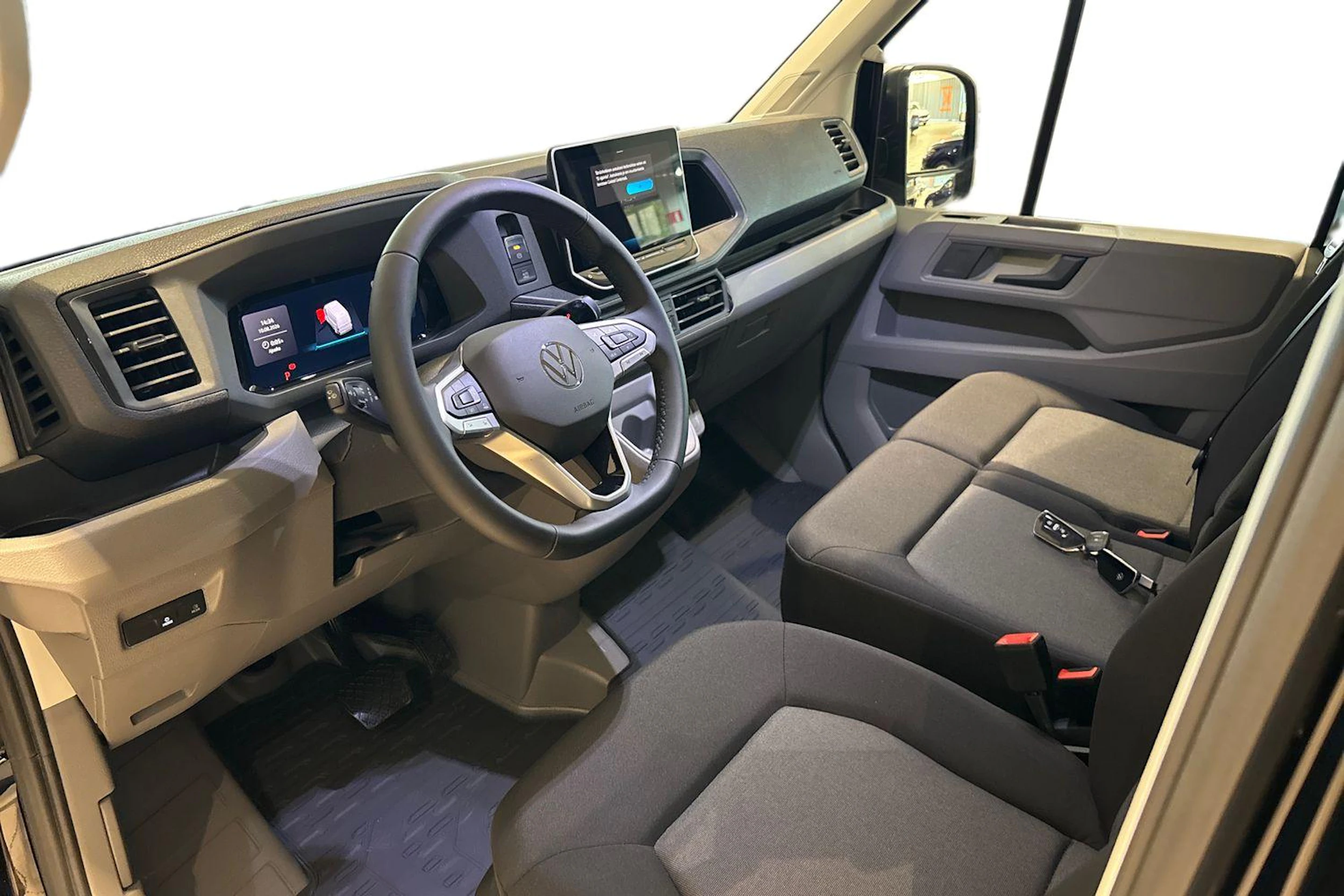 musta Volkswagen Crafter 2026 kuva 8.