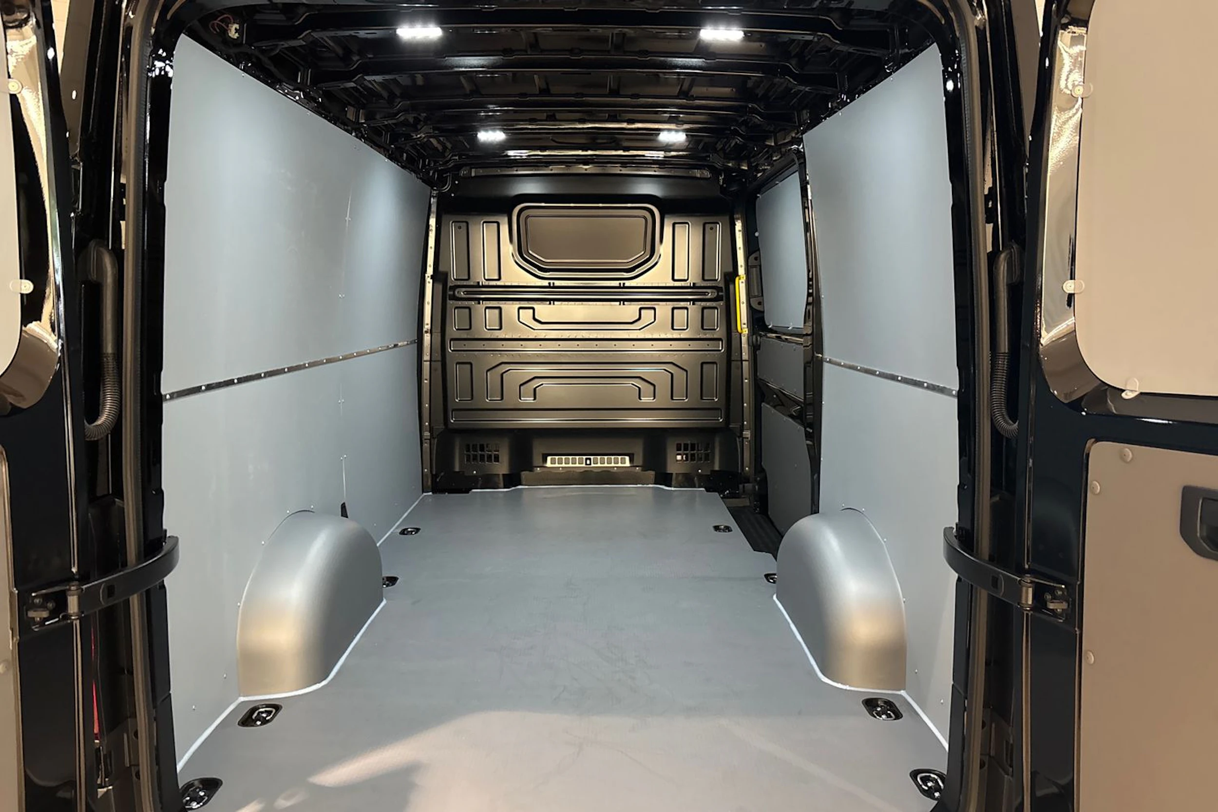 musta Volkswagen Crafter 2026 kuva 14.