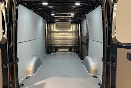 musta Volkswagen Crafter 2026 kuva 14.