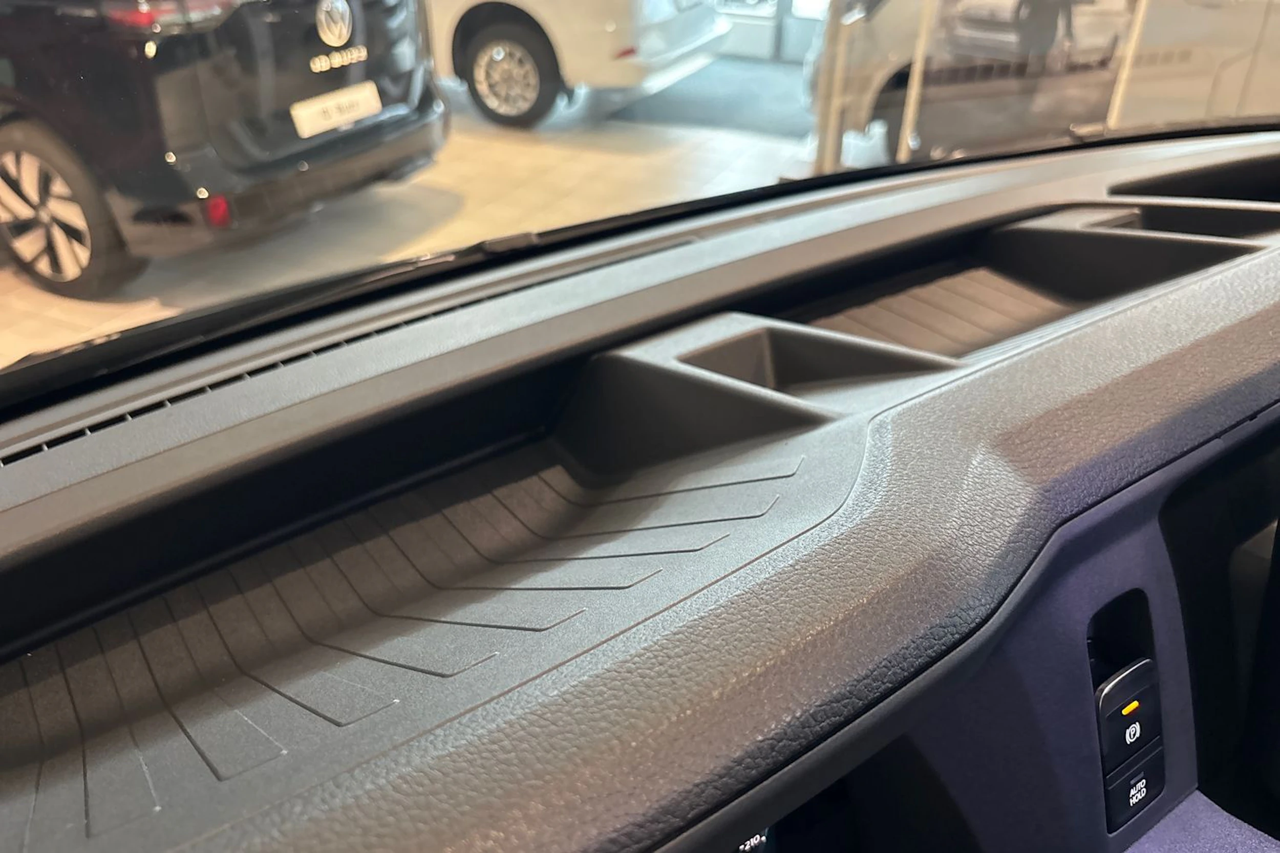 musta Volkswagen Crafter 2026 kuva 33.