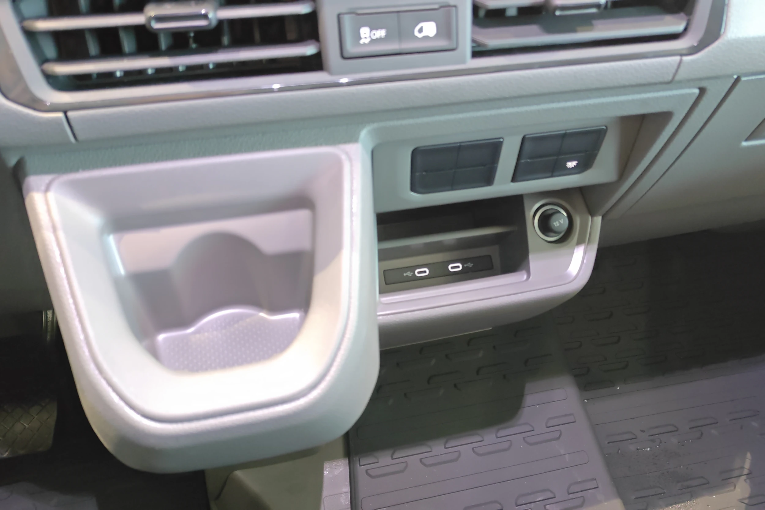 valkoinen Volkswagen Crafter 2026 kuva 18.