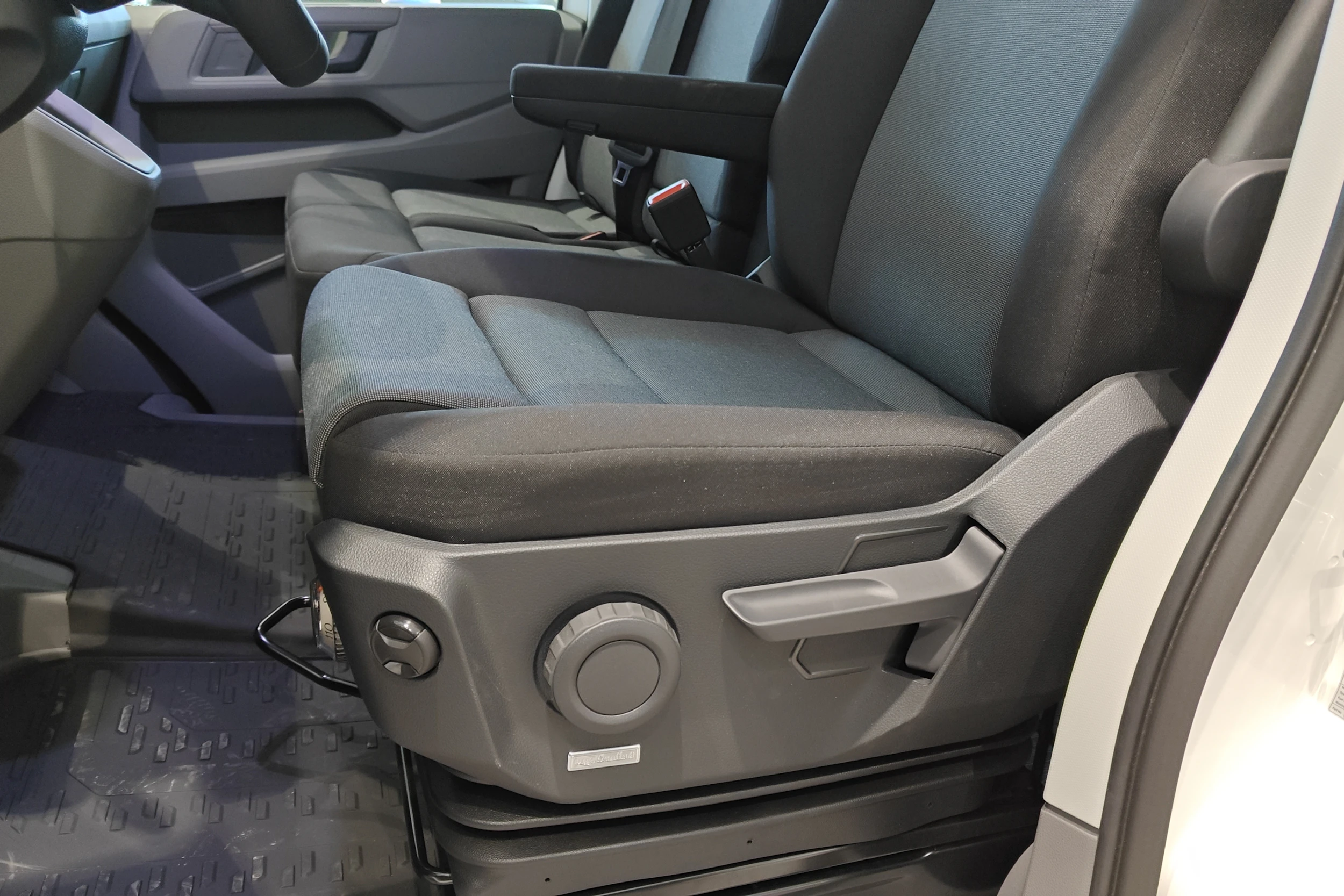 valkoinen Volkswagen Crafter 2026 kuva 20.