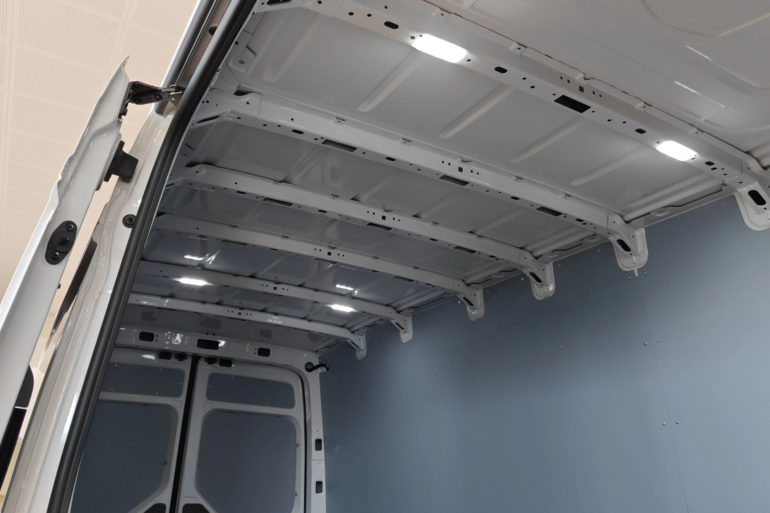 valkoinen Volkswagen Crafter 2026 kuva 27.