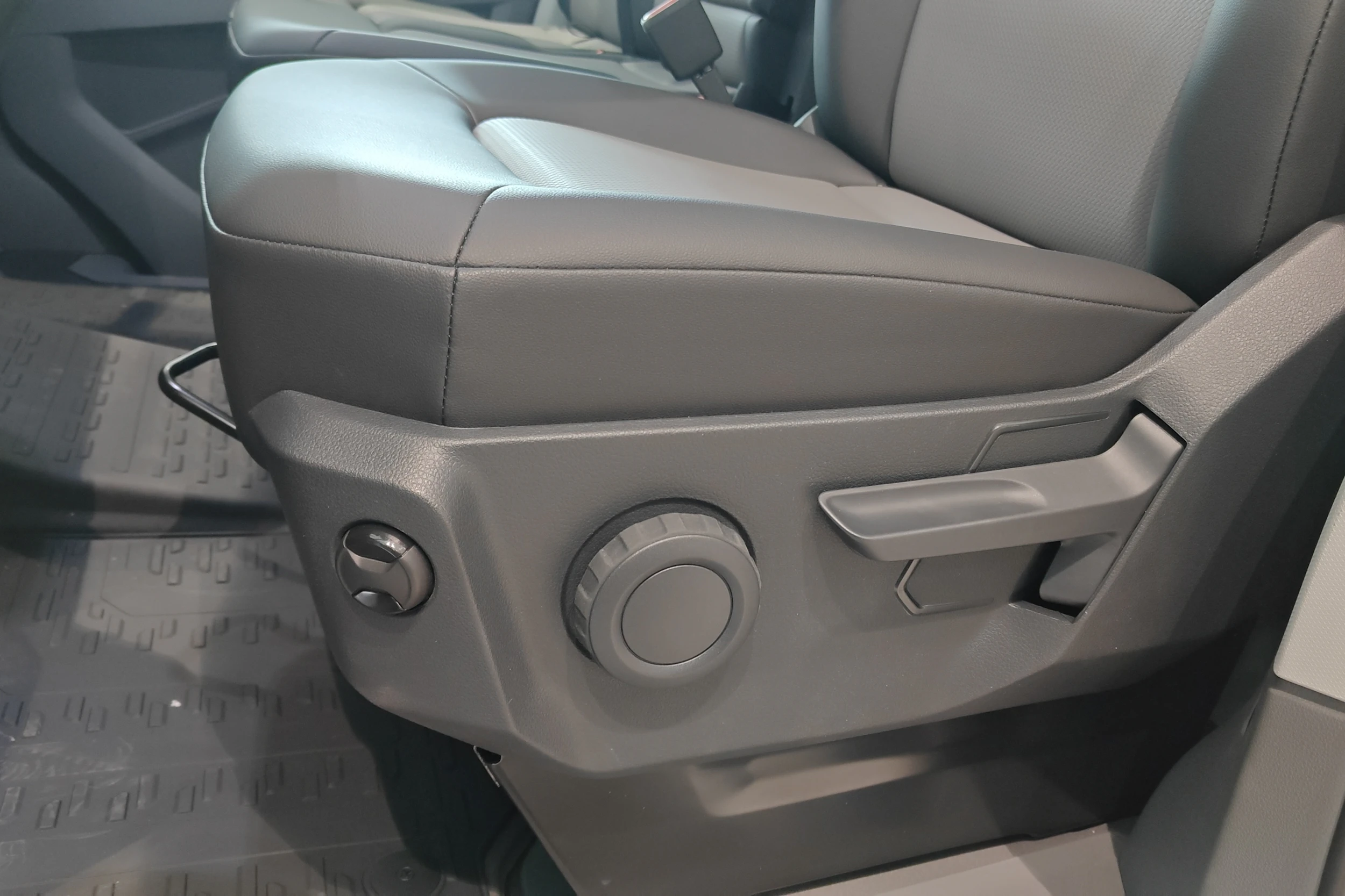 valkoinen Volkswagen Crafter 2026 kuva 22.