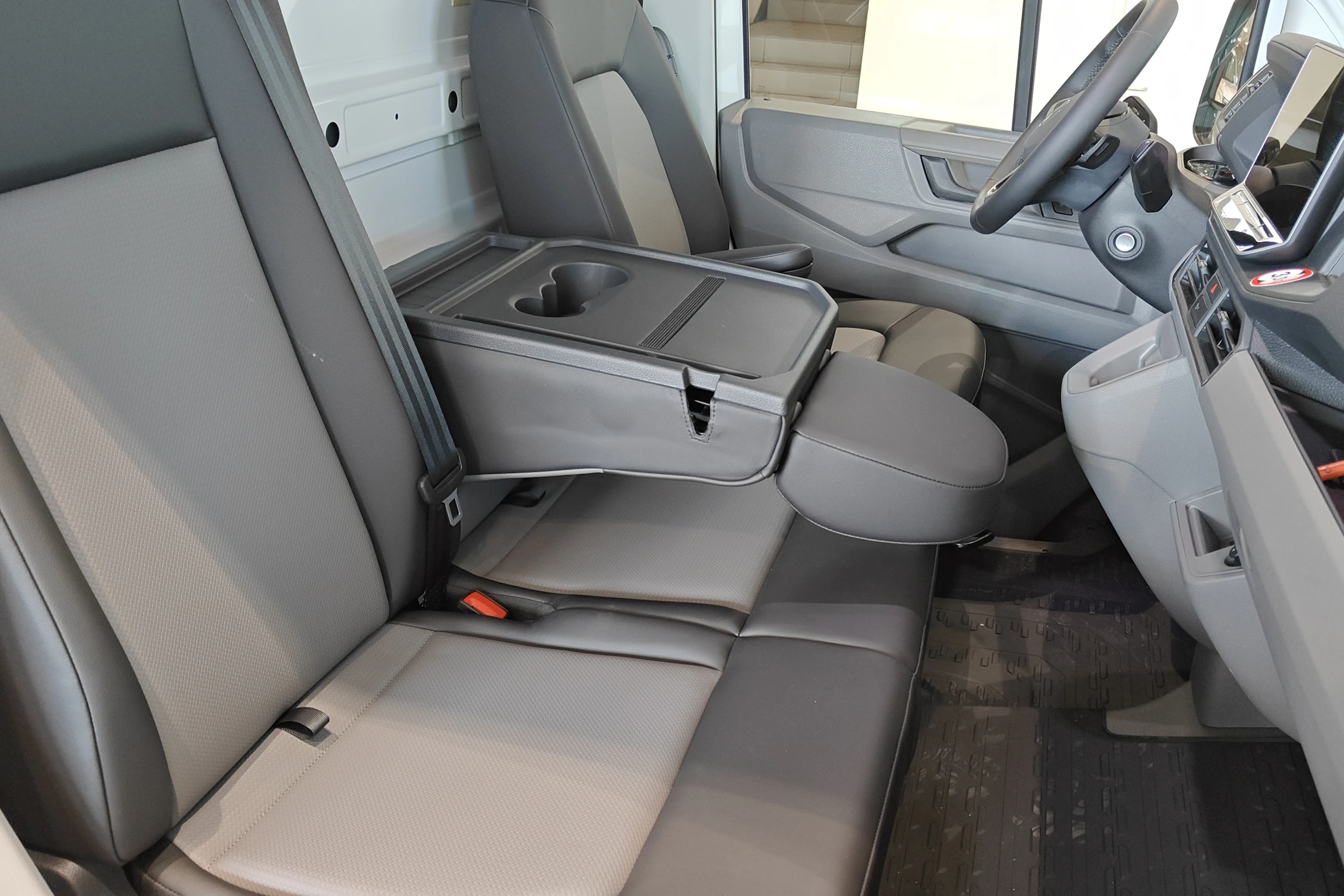valkoinen Volkswagen Crafter 2026 kuva 24.