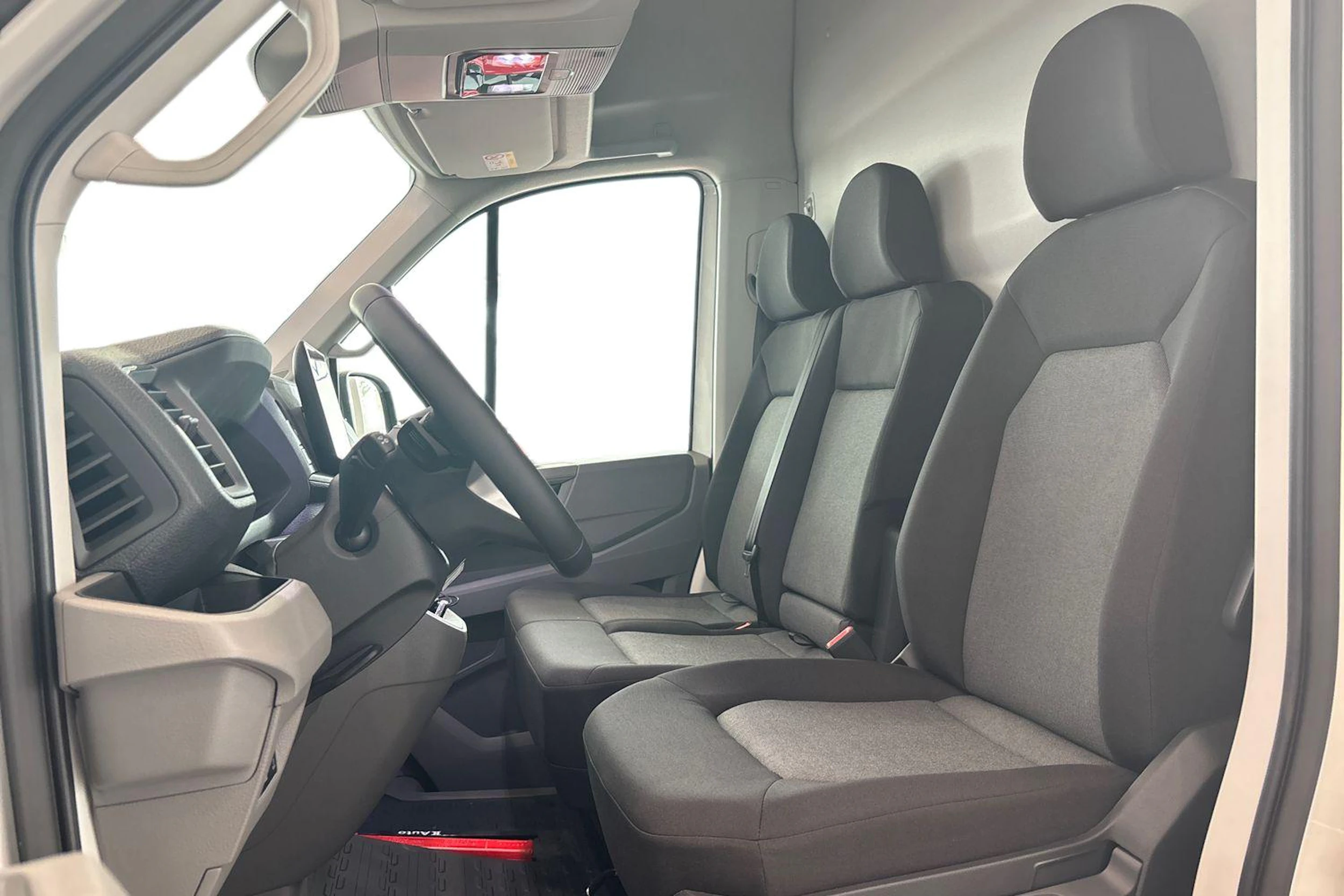 valkoinen Volkswagen Crafter 2026 kuva 11.