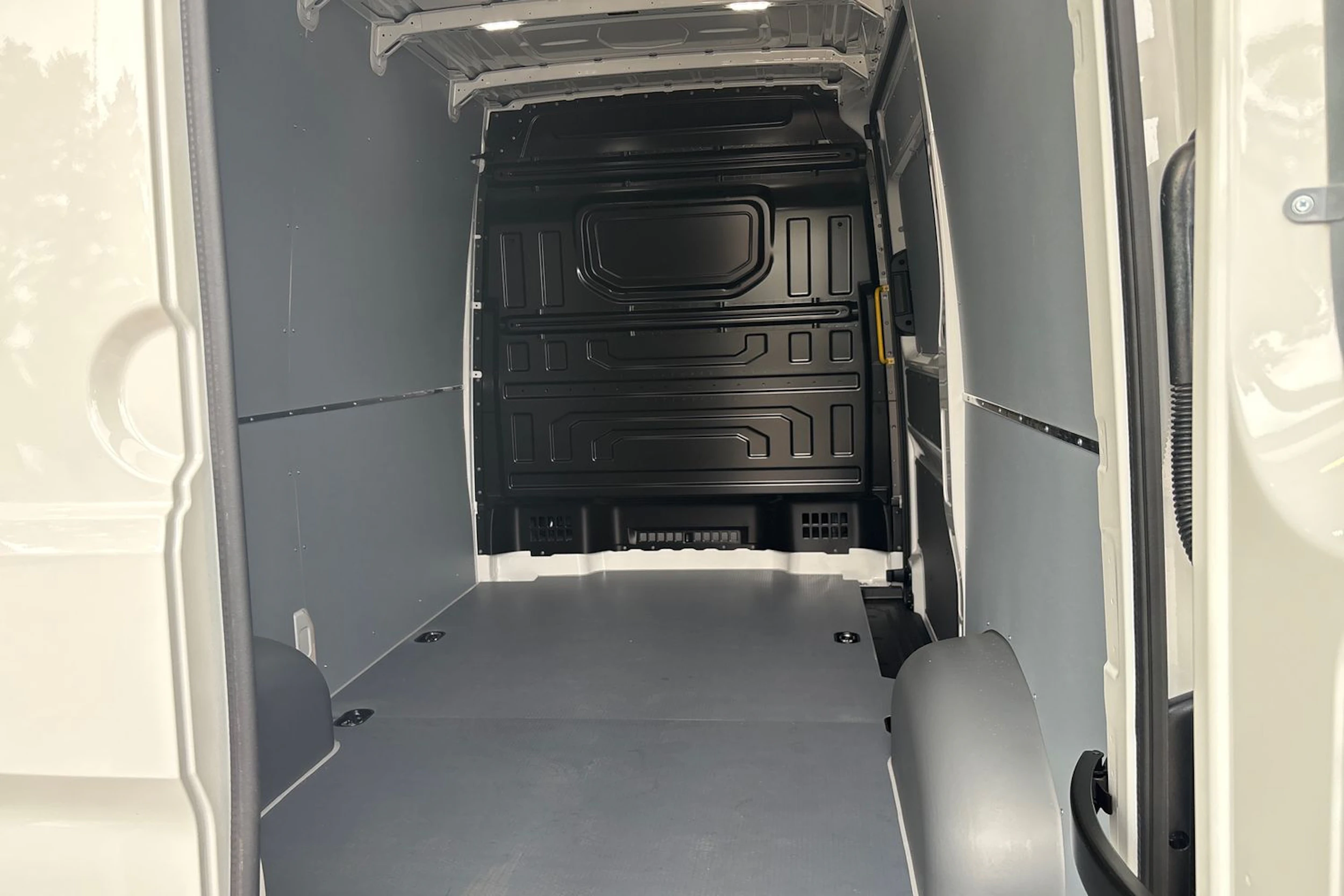 valkoinen Volkswagen Crafter 2026 kuva 20.